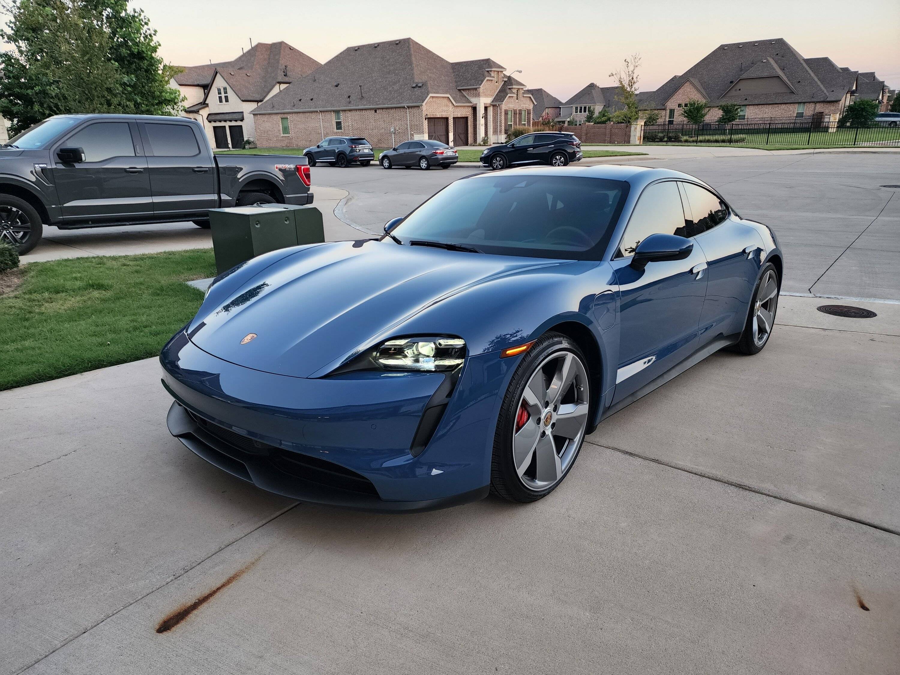 Porsche Taycan NEPTUNE BLUE Taycan Club 20220909_193514