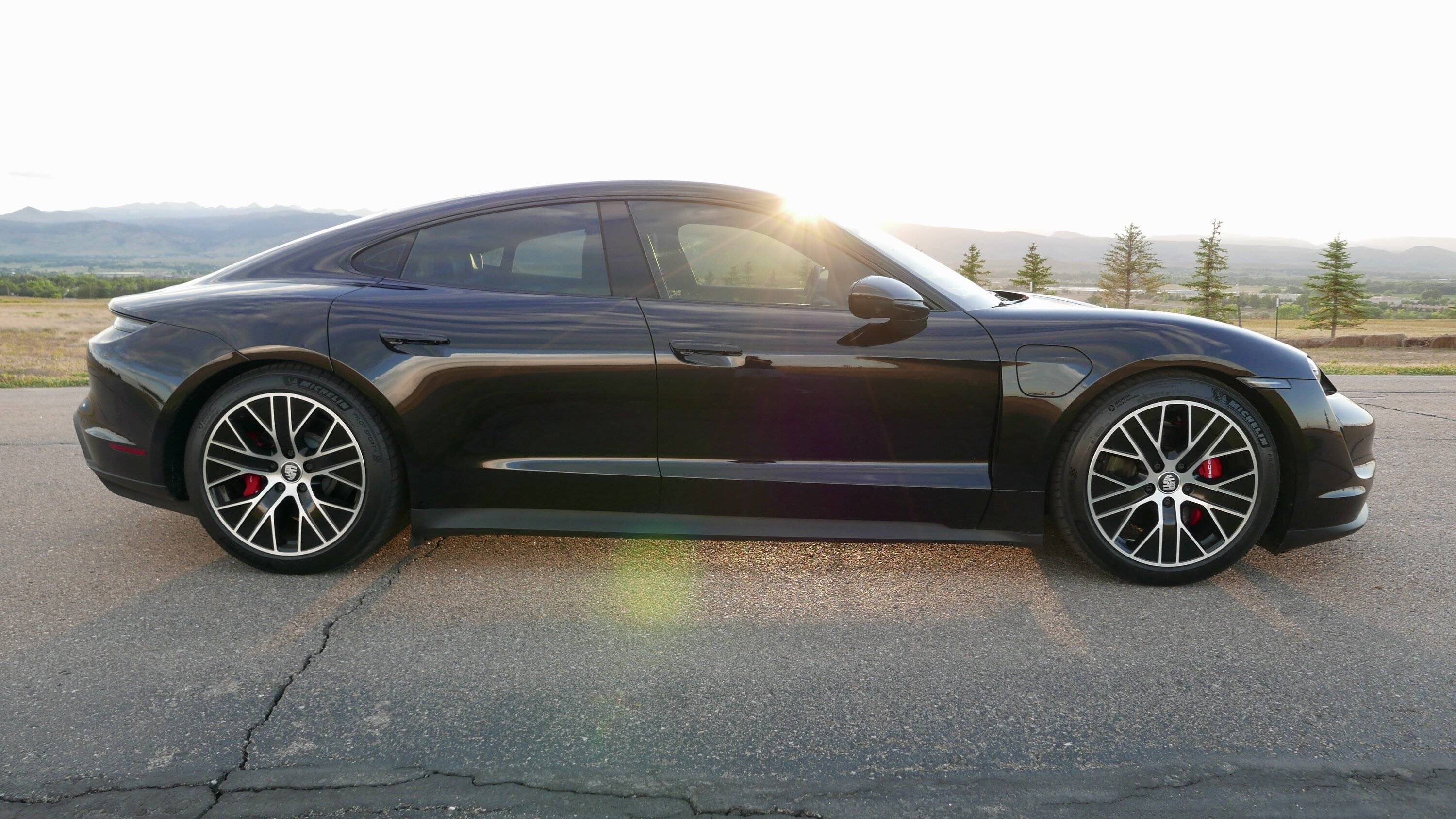 Porsche Taycan BLACK / JET BLACK Taycan Club 865B806F-0EC6-43B7-9D9F-84C1F751D52C