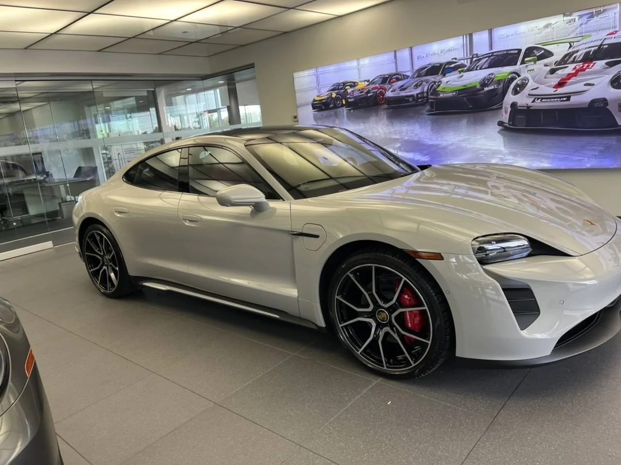 Porsche Taycan ICE GREY Taycan Club 523432A8-A6F2-40E4-AAF6-E9BD1BBB0D16