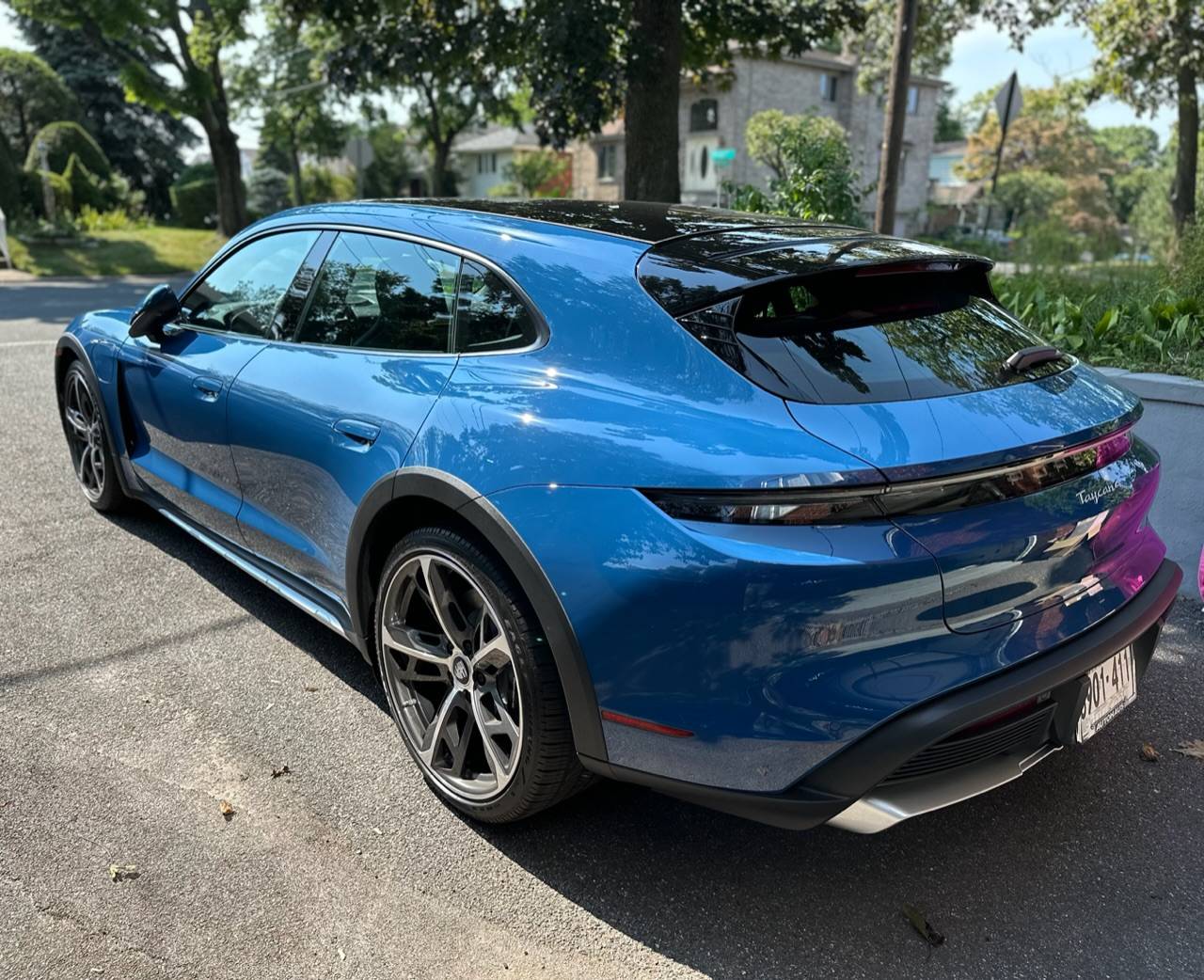 Porsche Taycan NEPTUNE BLUE Taycan Club F1ED0C88-67D5-4880-A32B-7E8D9427D42E