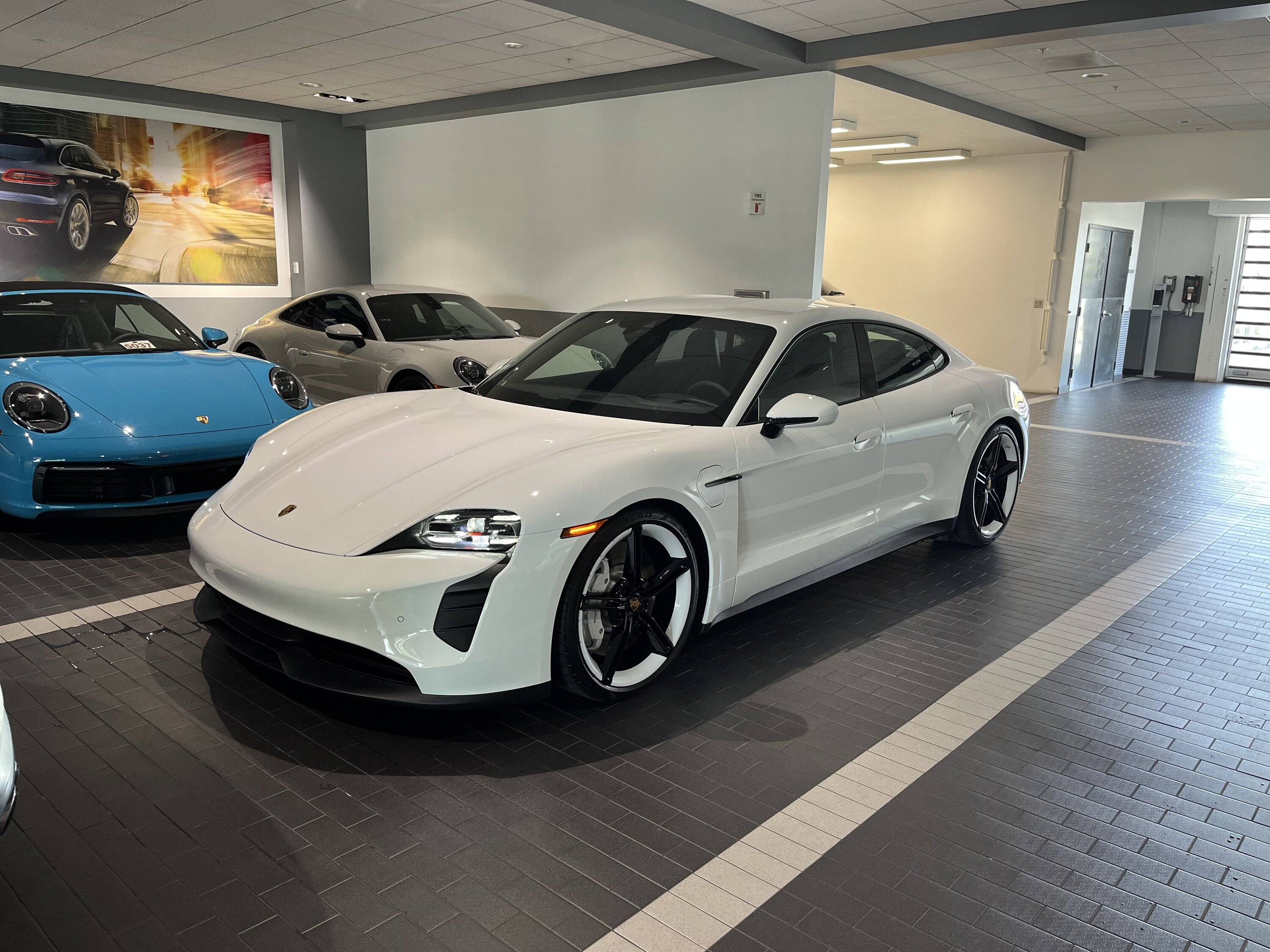 Porsche Taycan Sport design package 199479A3-2D45-409D-9541-A08E19C3D3FB