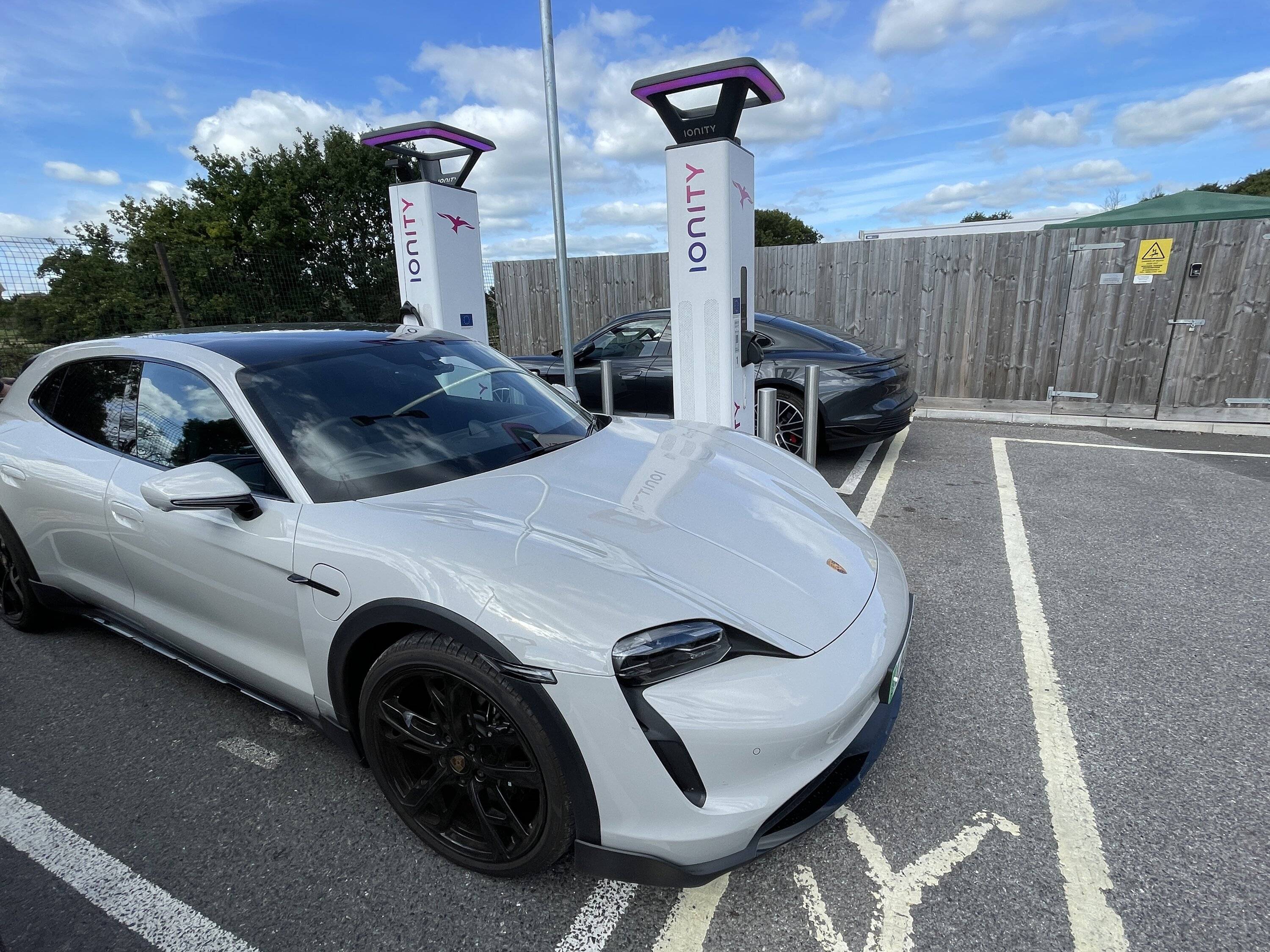 Porsche Taycan Charging ettiquette - Unplugging another car 74D8E008-DA53-4D5D-BCD4-1668B0FBB067