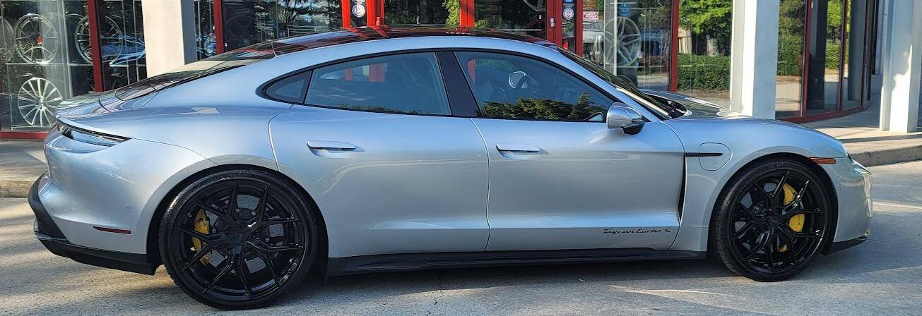 Porsche Taycan DOLOMITE SILVER Taycan Club 1663777298856