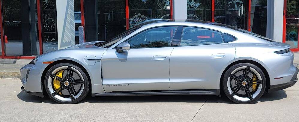 Porsche Taycan DOLOMITE SILVER Taycan Club 1663777340328