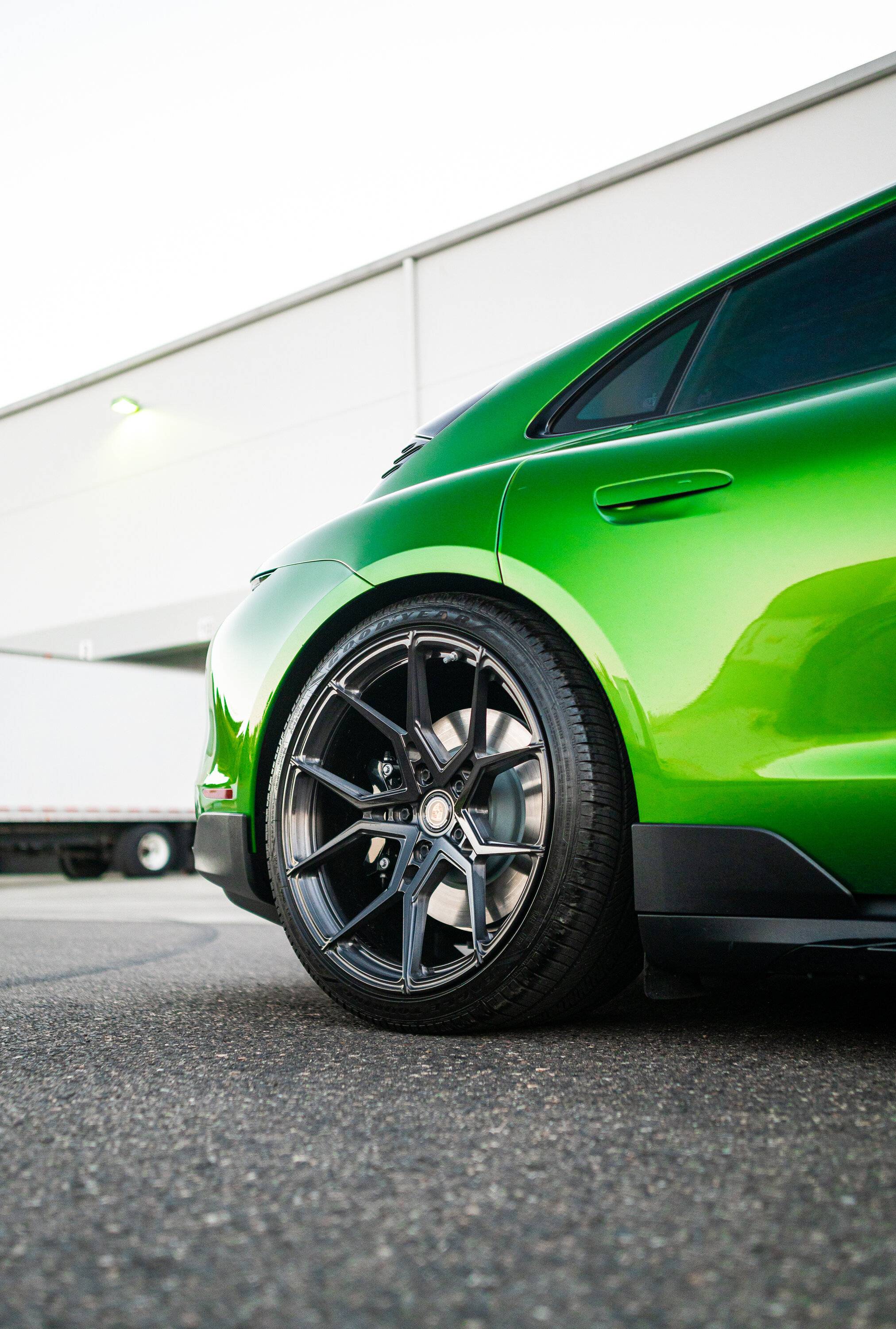 Porsche Taycan Visceral's Mamba Green Metallic Taycan Cross Turismo w/ Signature Wheels SV706 Taycan Brushed Triple Black Tinted Bright34