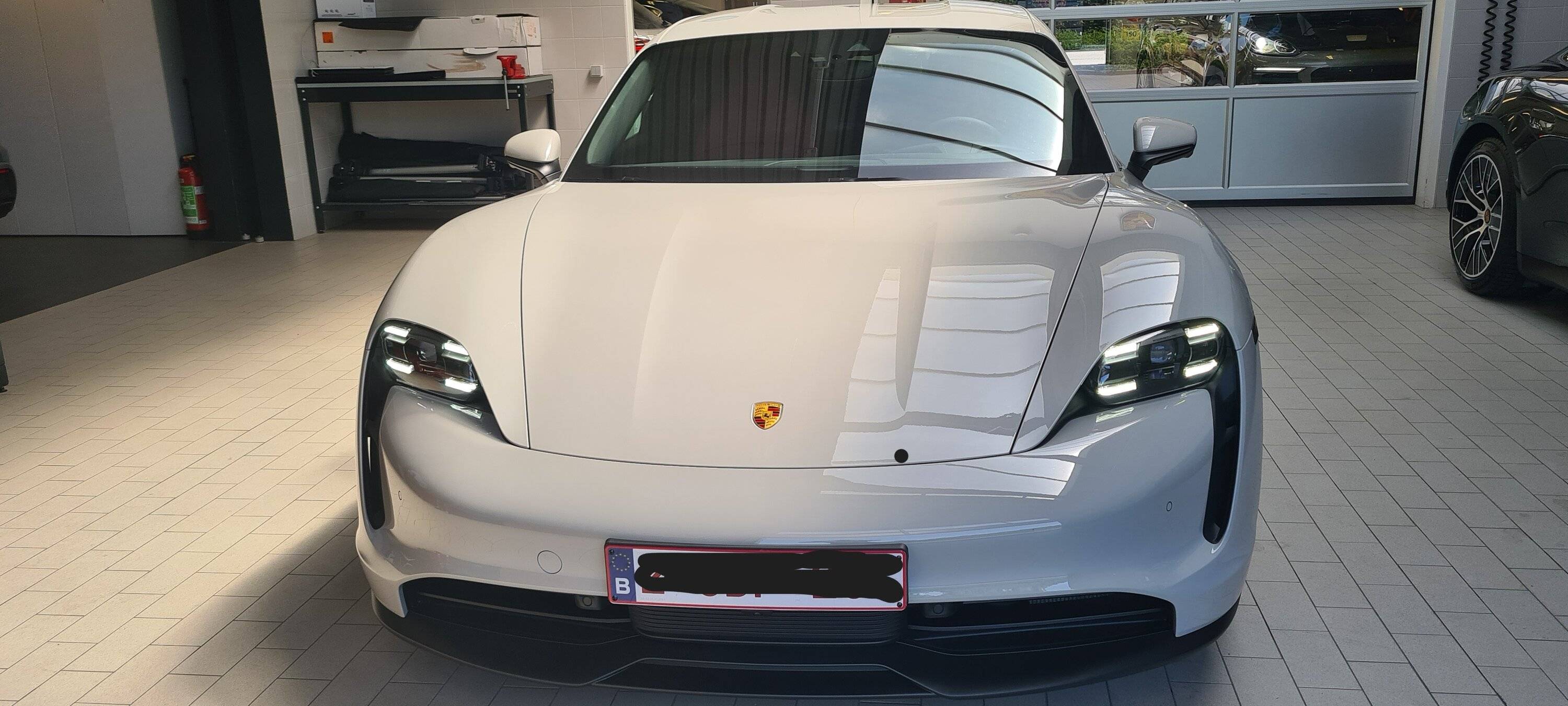 Porsche Taycan CHALK Taycan Club 20220617_120400