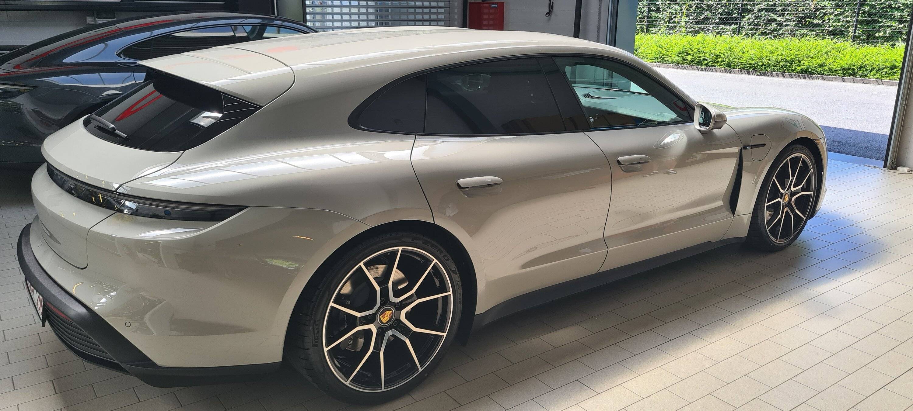 Porsche Taycan CHALK Taycan Club 20220617_120440