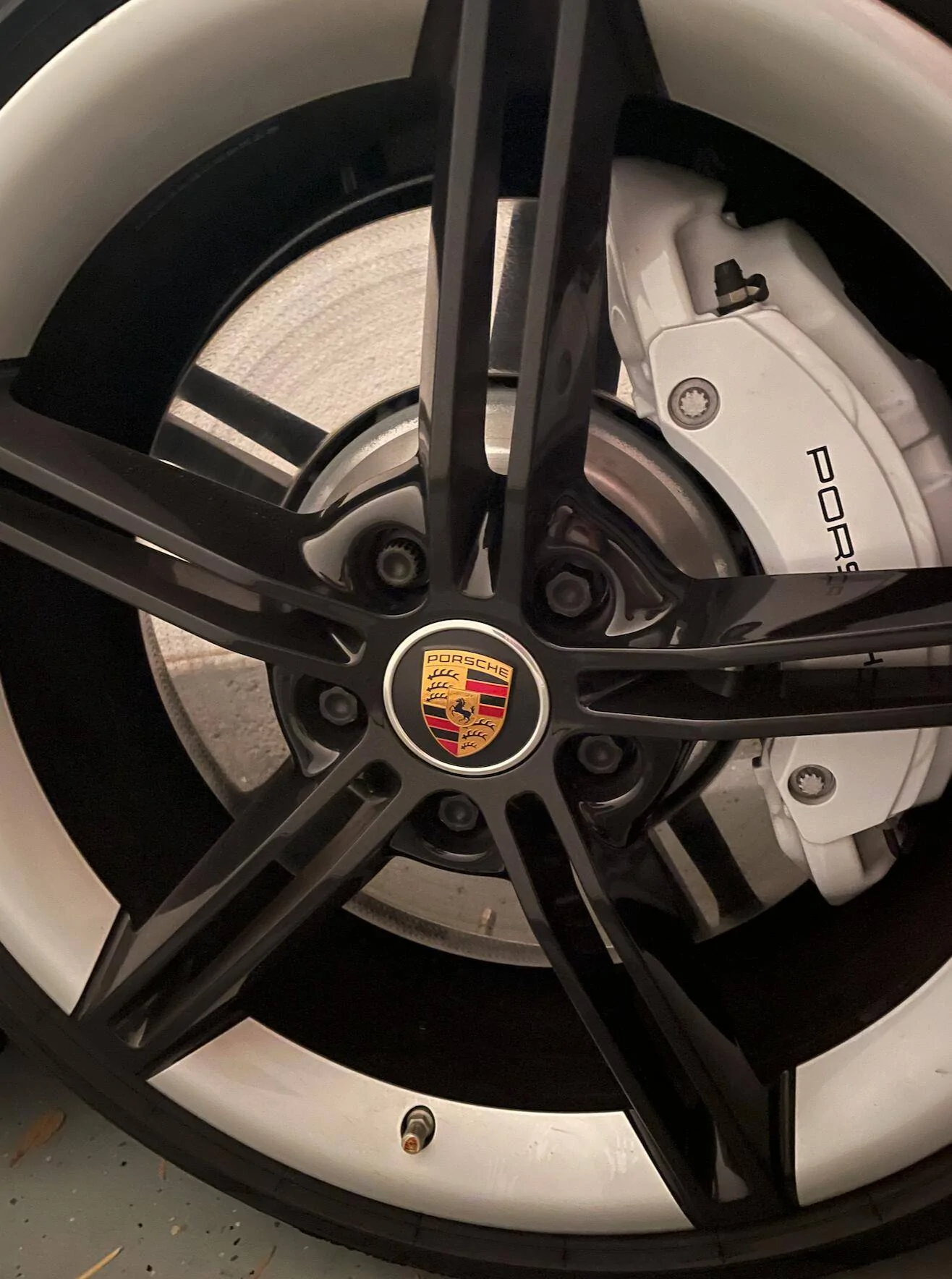 Porsche Taycan How to replace wheel centers? Befor