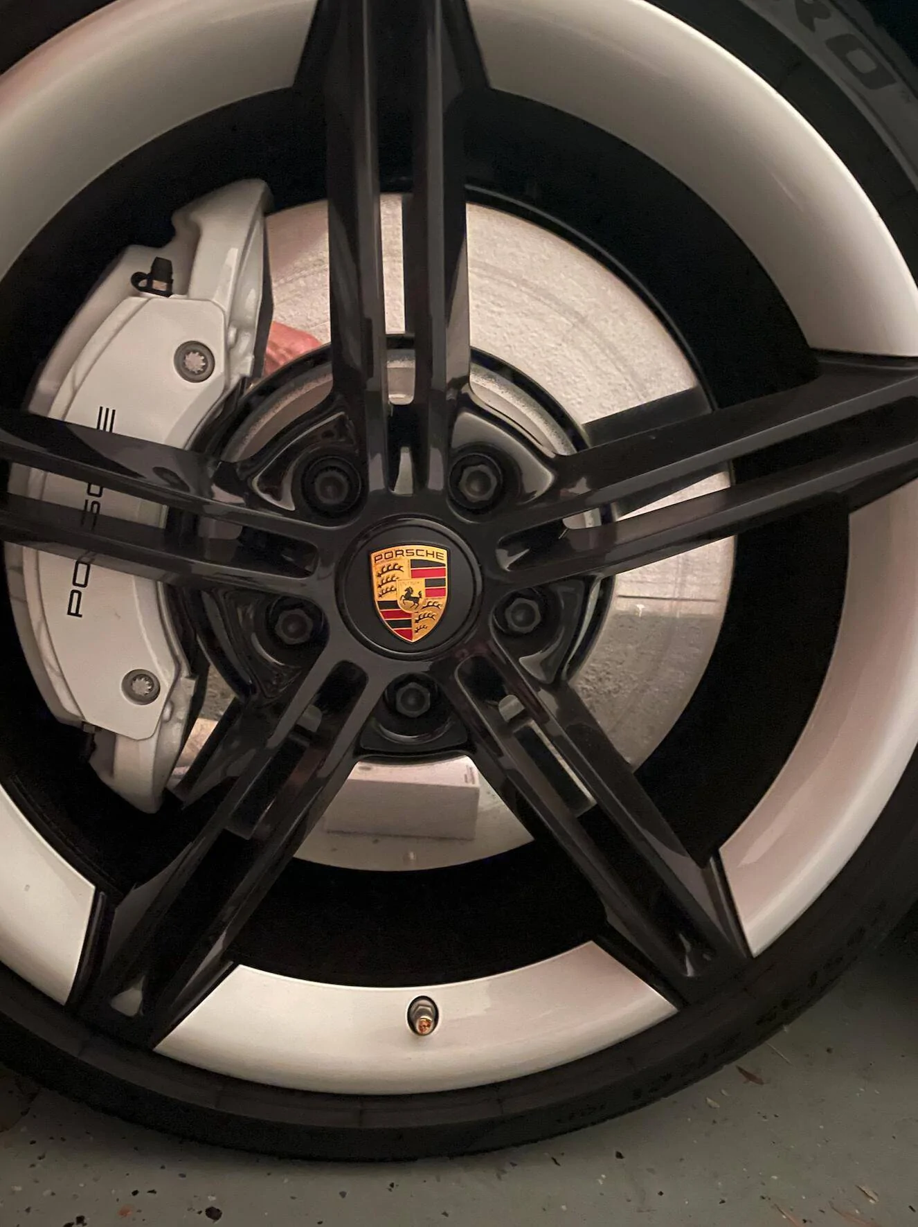 Porsche Taycan How to replace wheel centers? After