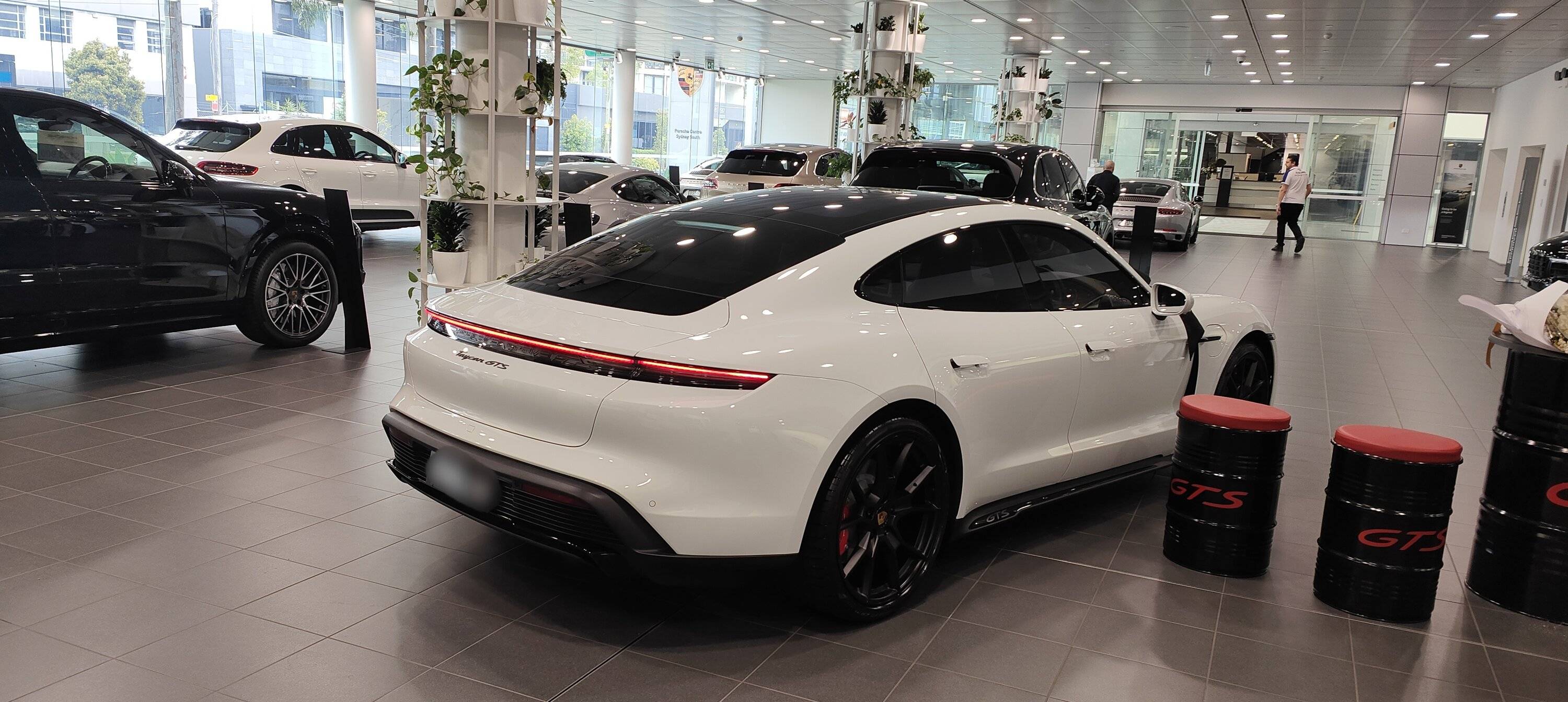 Porsche Taycan Two issues within the only first day... cd64e7d5aea36ff097d29665a438a9c
