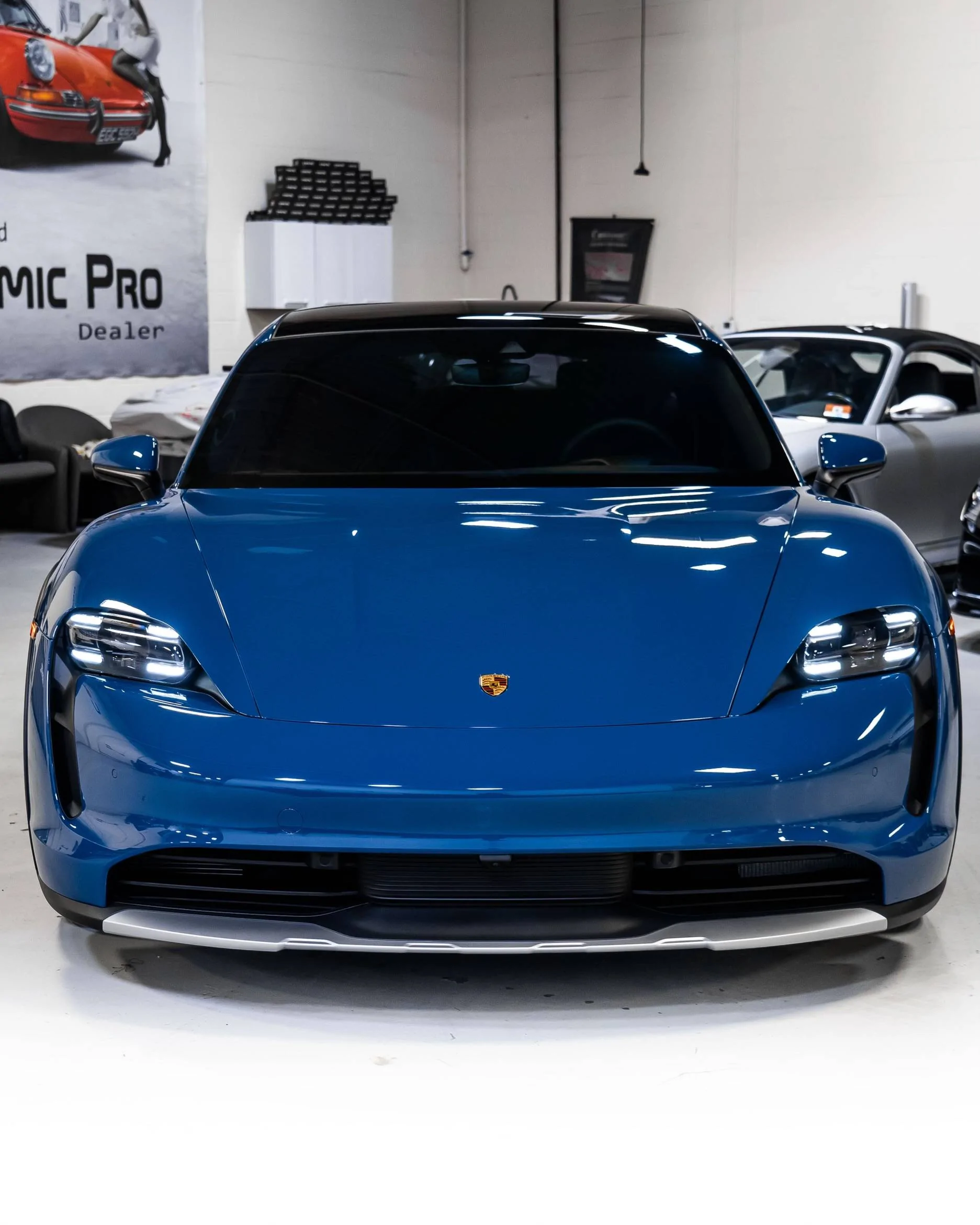 Porsche Taycan NEPTUNE BLUE Taycan Club DA7E34AA-D82E-41DA-8D88-0655434AFEFB