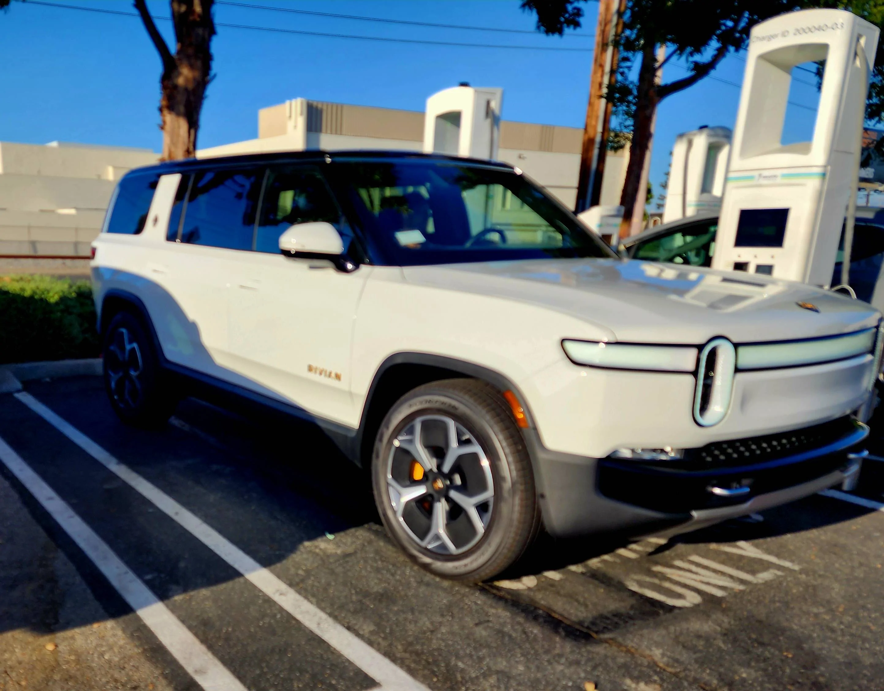 Porsche Taycan Rivian… 20220930_172055