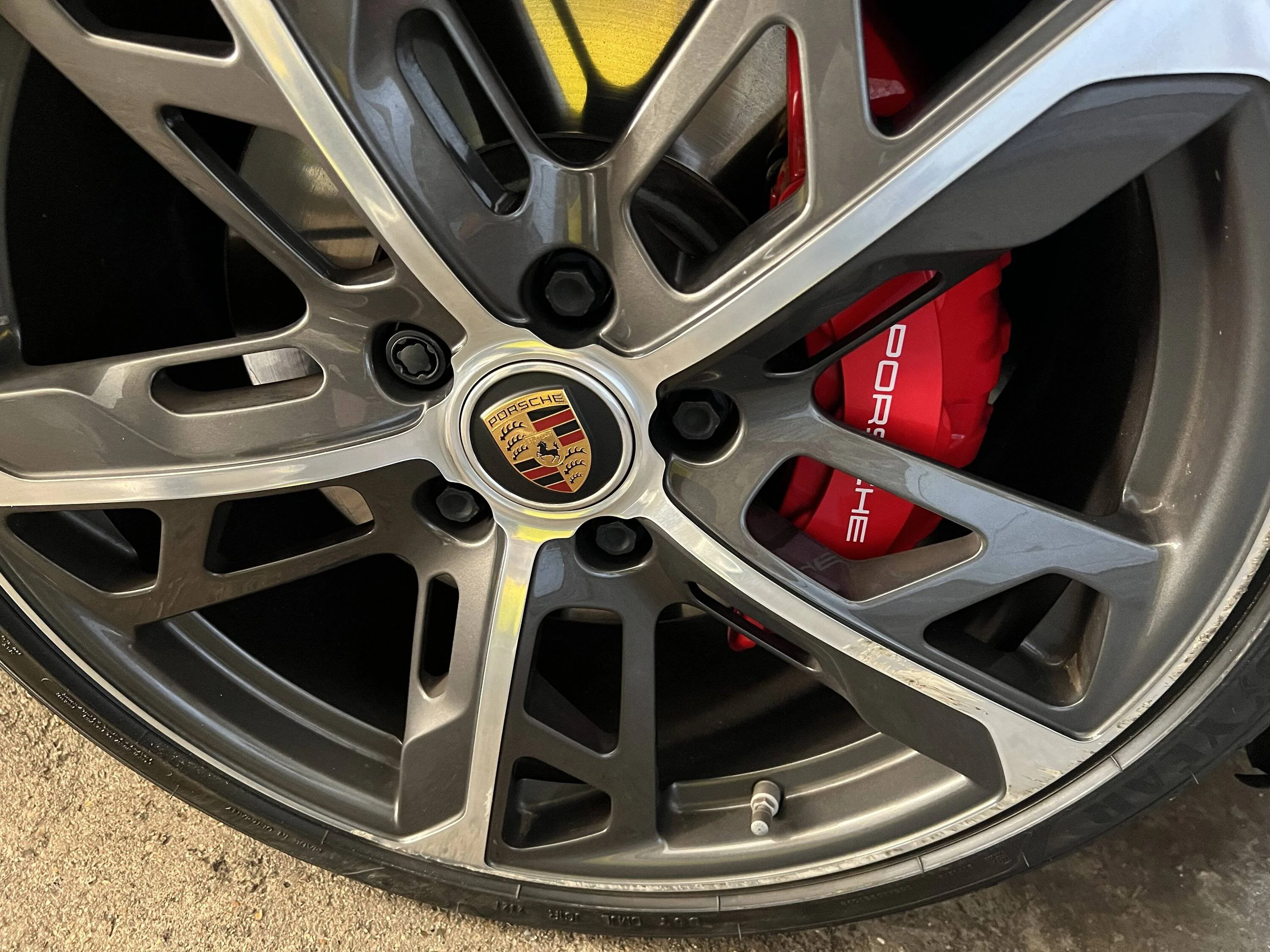 Porsche Taycan 21inch CT Design wheels - repair recommend D9D934CB-5BE4-43F1-96BF-2EC3EDE1D96D