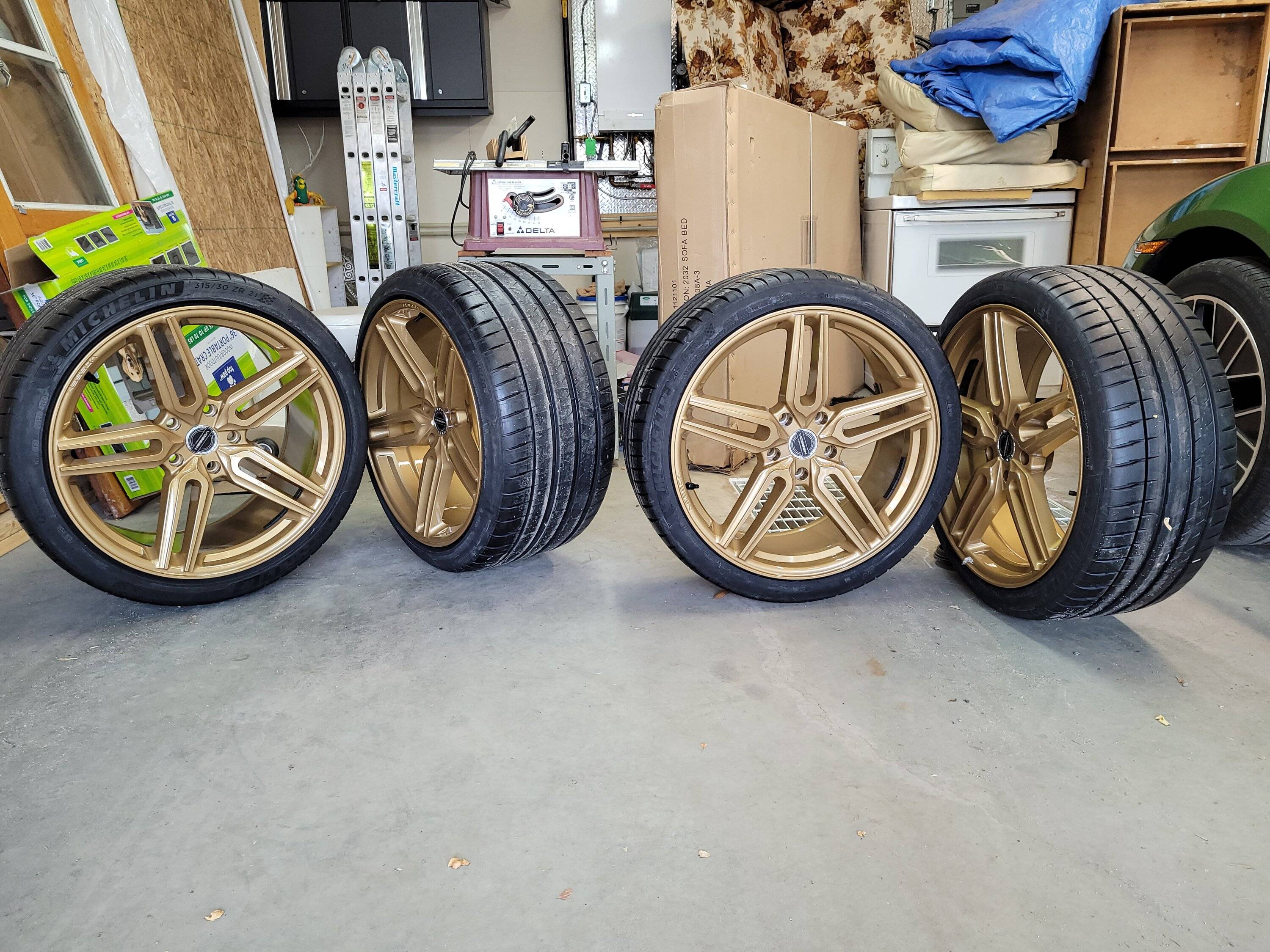 Porsche Taycan Vossen HF-1 21s Satin Poly Gold on Mamba Green GTS Sport Turismo Taycan 20221006_165337