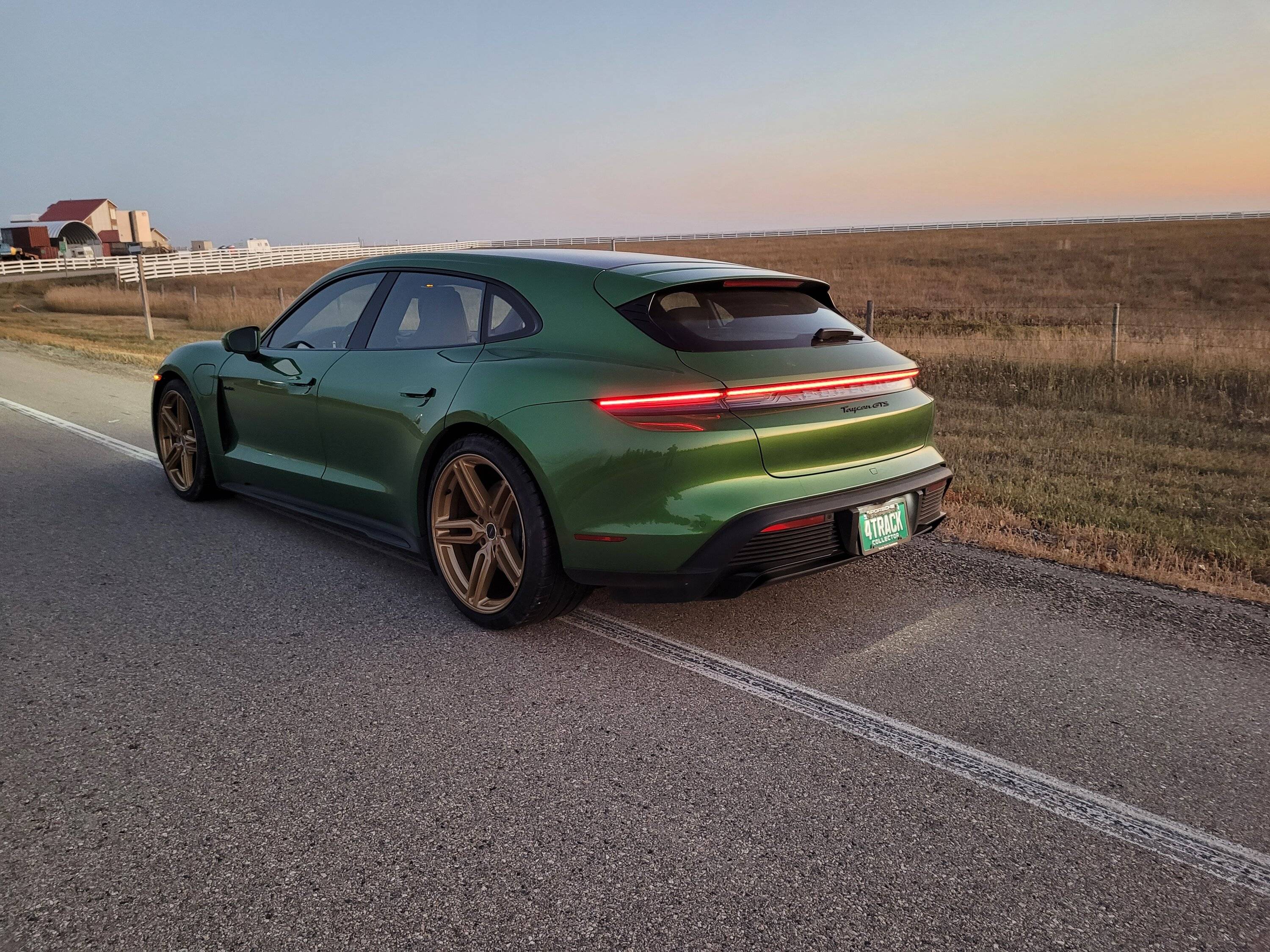 Porsche Taycan Vossen HF-1 21s Satin Poly Gold on Mamba Green GTS Sport Turismo Taycan 20221007_184142