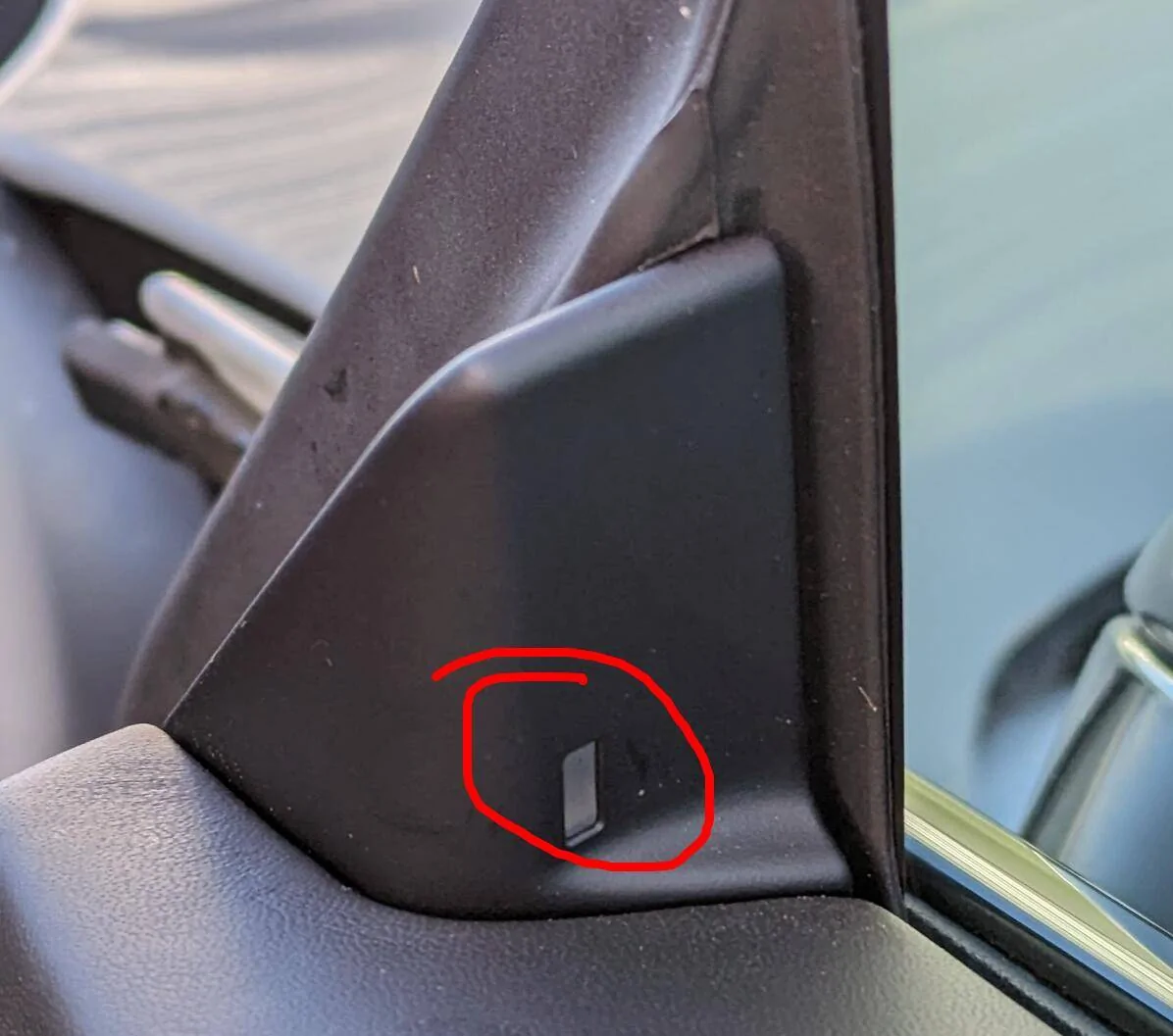 Porsche Taycan Blind spot warning light 1666000989703