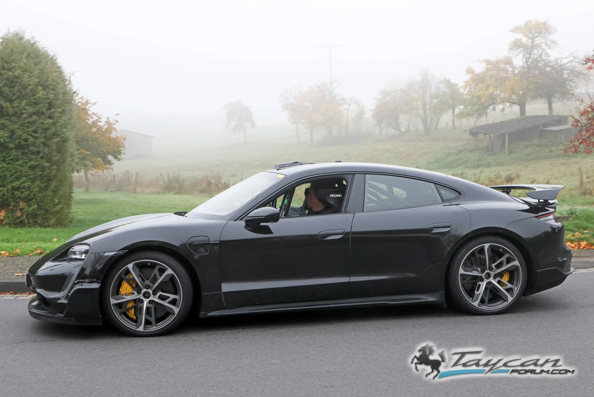 Porsche Taycan GT 5.jpg