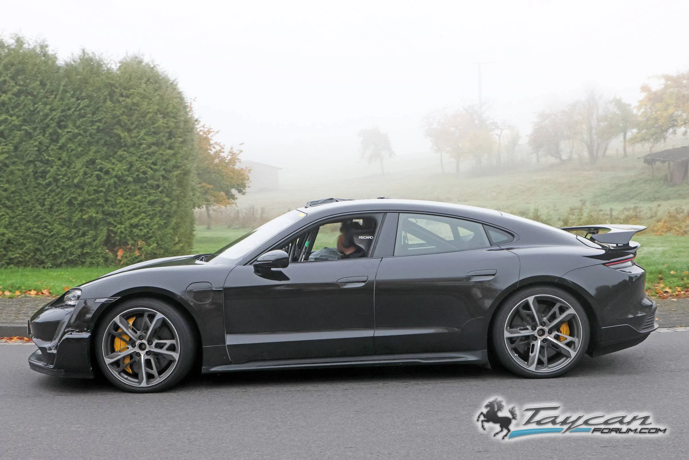 Porsche Taycan GT 6.jpg