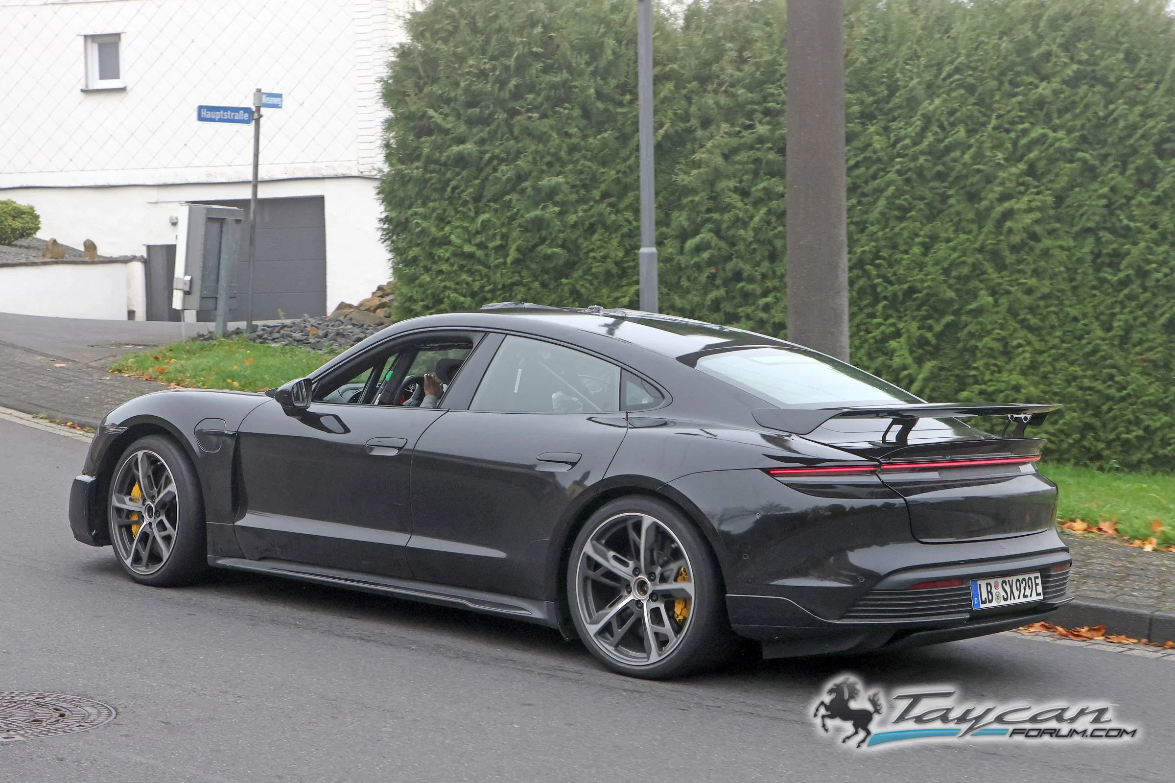 Porsche Taycan GT 9.jpg