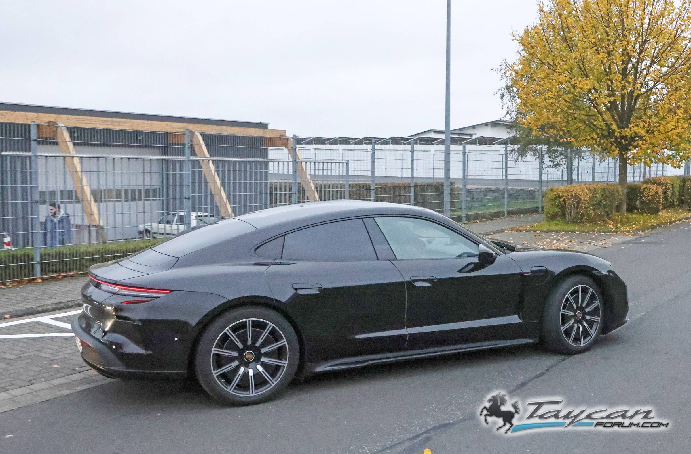 Porsche Taycan Facelift 2024 Taycan Sedan and Sport Turismo Test Prototypes Spied (Note: bumper still covered / camouflaged) 📸 Porsche Taycan facelift 5