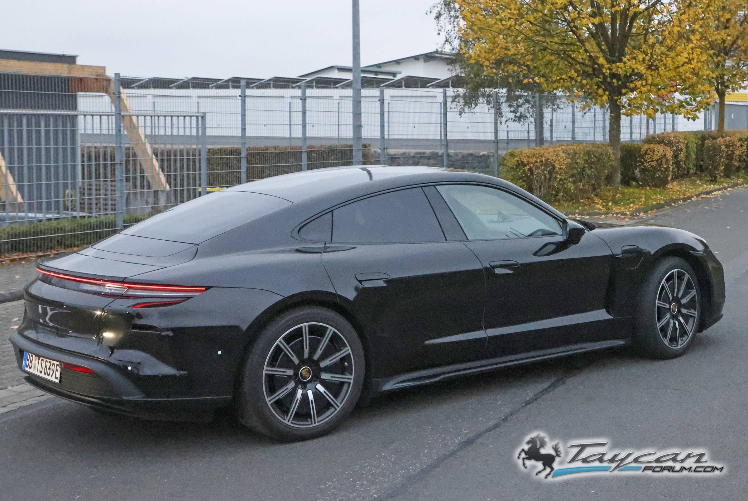 Porsche Taycan Facelift 2024 Taycan Sedan and Sport Turismo Test Prototypes Spied (Note: bumper still covered / camouflaged) 📸 Porsche Taycan facelift 6