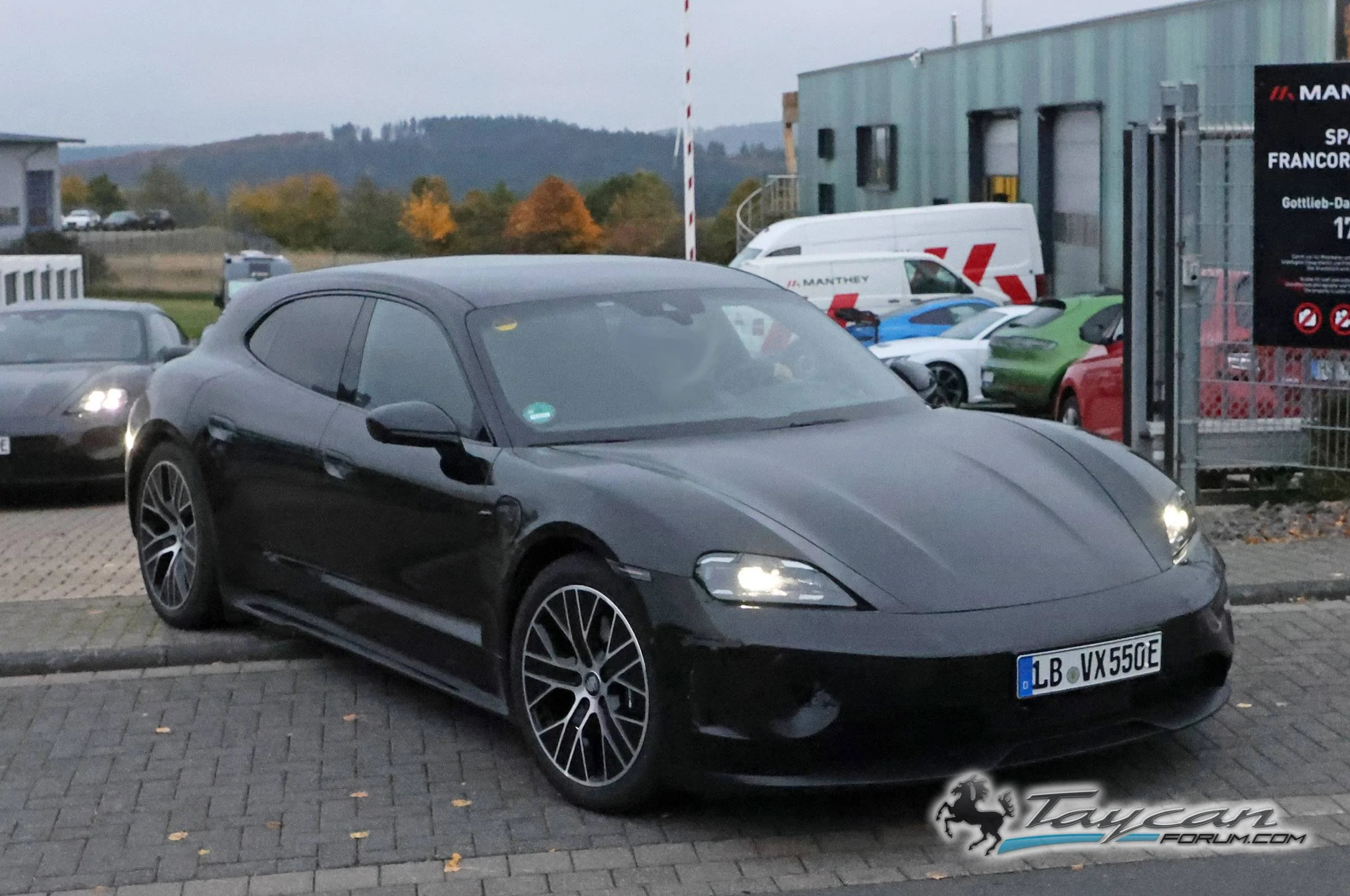 Porsche Taycan Facelift 2024 Taycan Sedan and Sport Turismo Test Prototypes Spied (Note: bumper still covered / camouflaged) 📸 Porsche Taycan Sport Turismo facelift 2