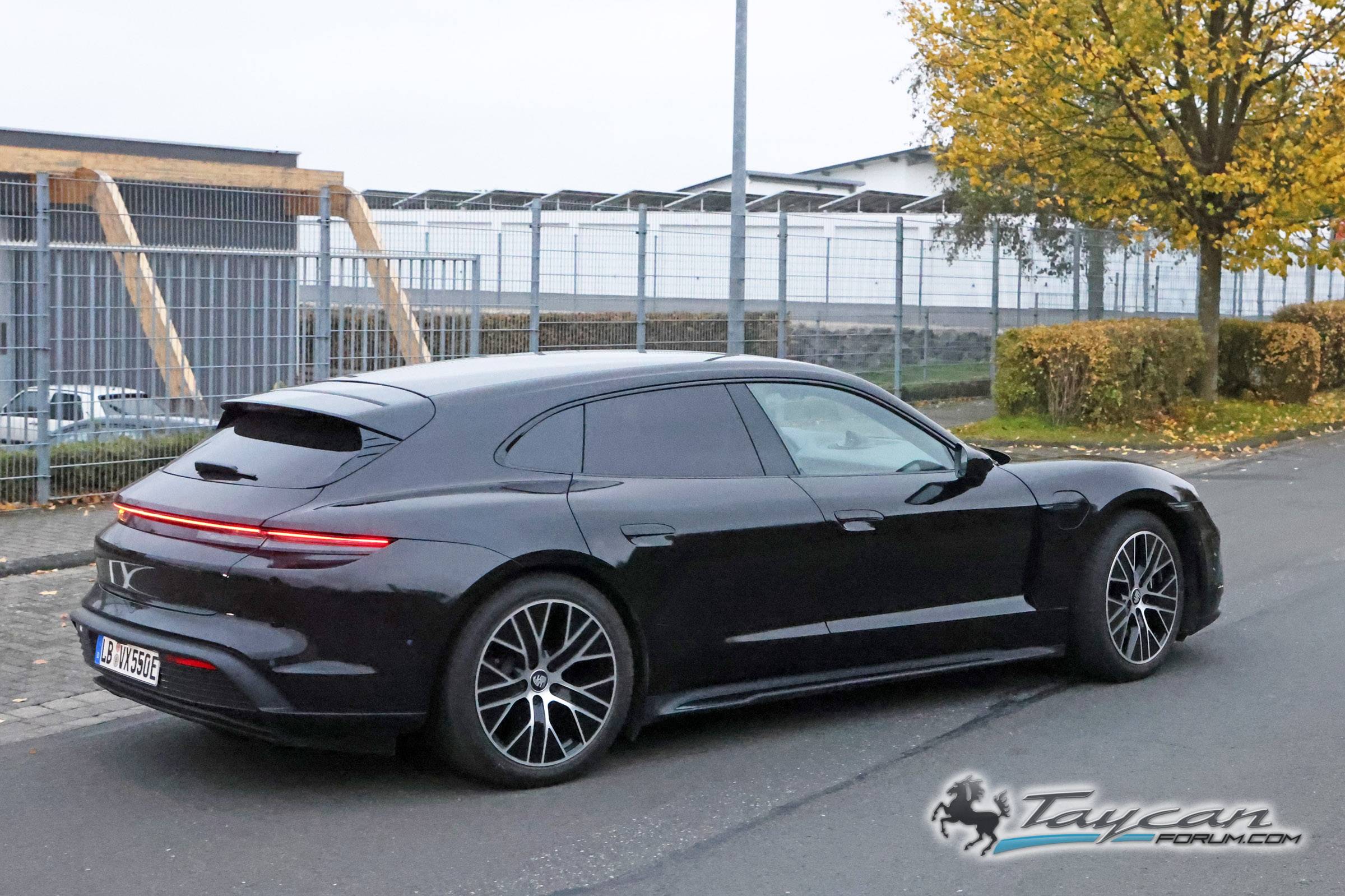 Porsche Taycan Facelift 2024 Taycan Sedan and Sport Turismo Test Prototypes Spied (Note: bumper still covered / camouflaged) 📸 Porsche Taycan Sport Turismo facelift 7