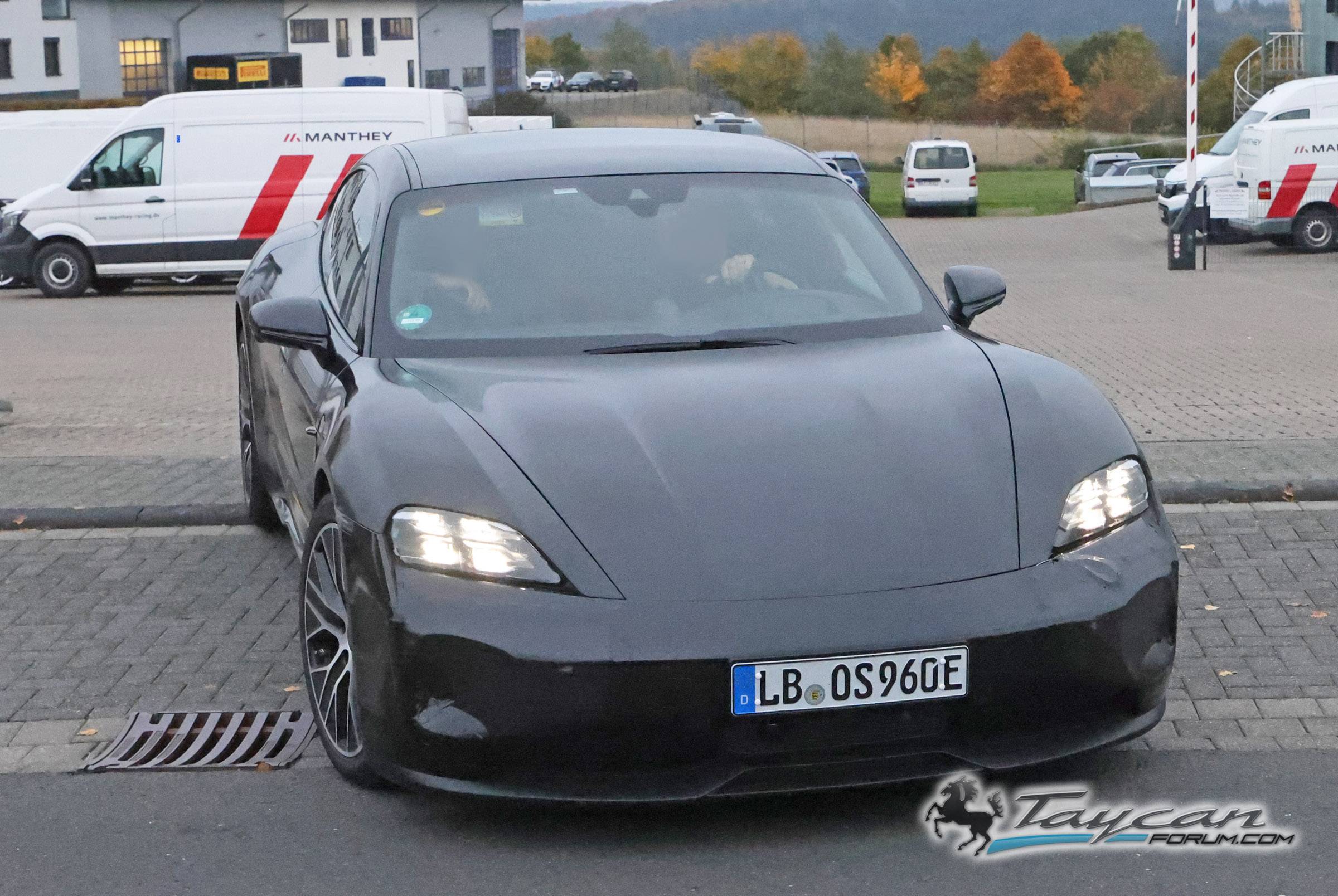 Porsche Taycan Facelift 2024 Taycan Sedan and Sport Turismo Test Prototypes Spied (Note: bumper still covered / camouflaged) 📸 Porsche Taycan facelift 10