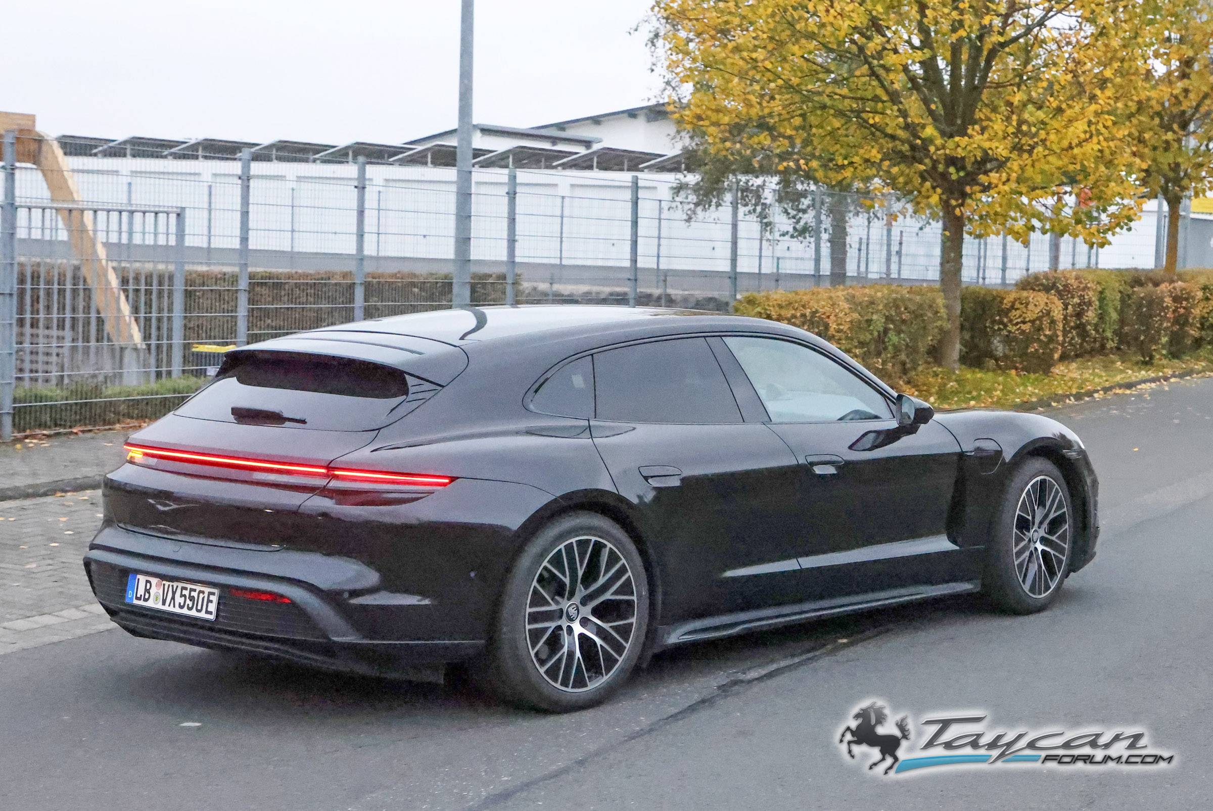 Porsche Taycan Facelift 2024 Taycan Sedan and Sport Turismo Test Prototypes Spied (Note: bumper still covered / camouflaged) 📸 Porsche Taycan Sport Turismo facelift 8