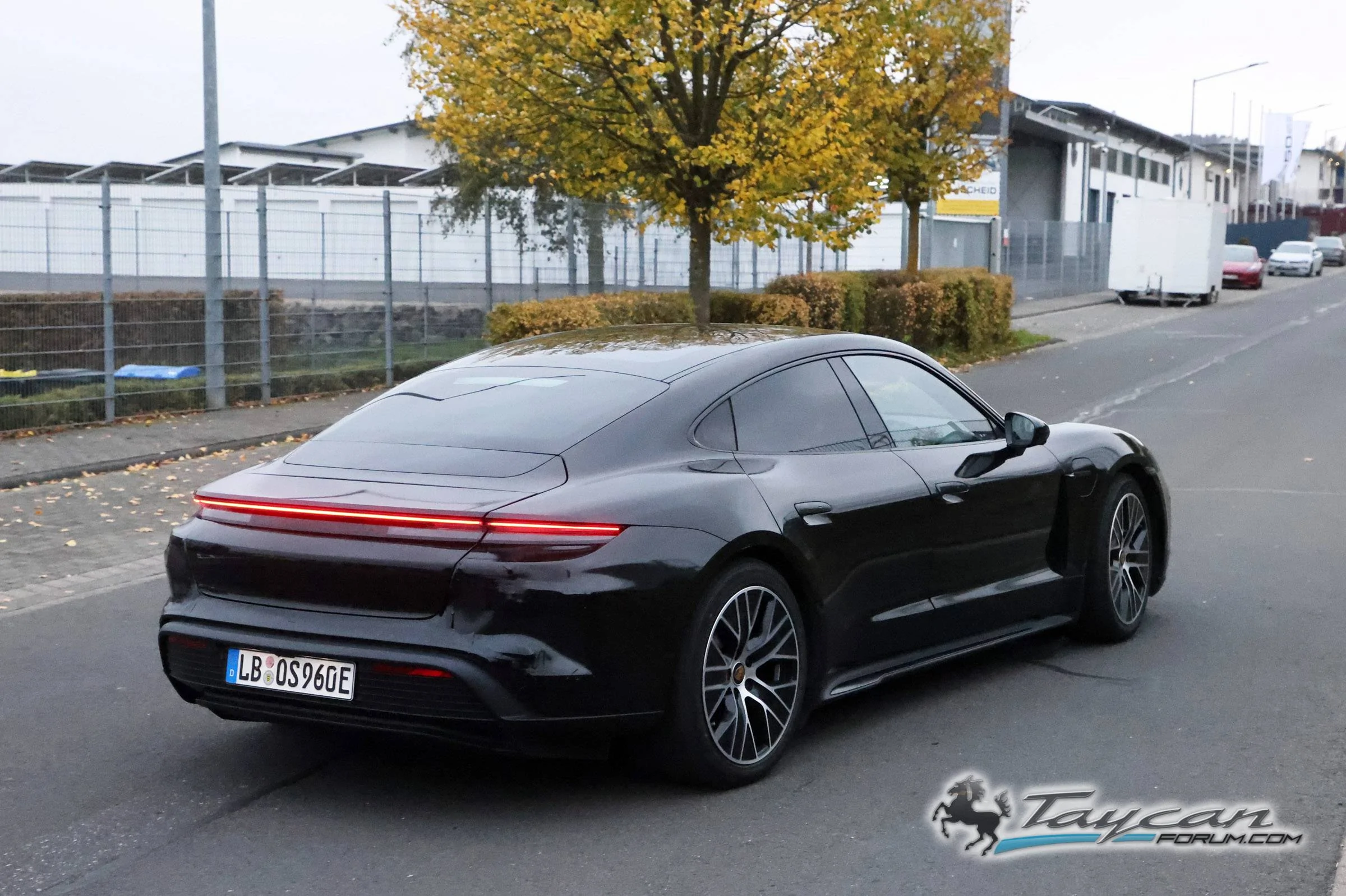 Porsche Taycan Facelift 2024 Taycan Sedan and Sport Turismo Test Prototypes Spied (Note: bumper still covered / camouflaged) 📸 Porsche Taycan facelift 16