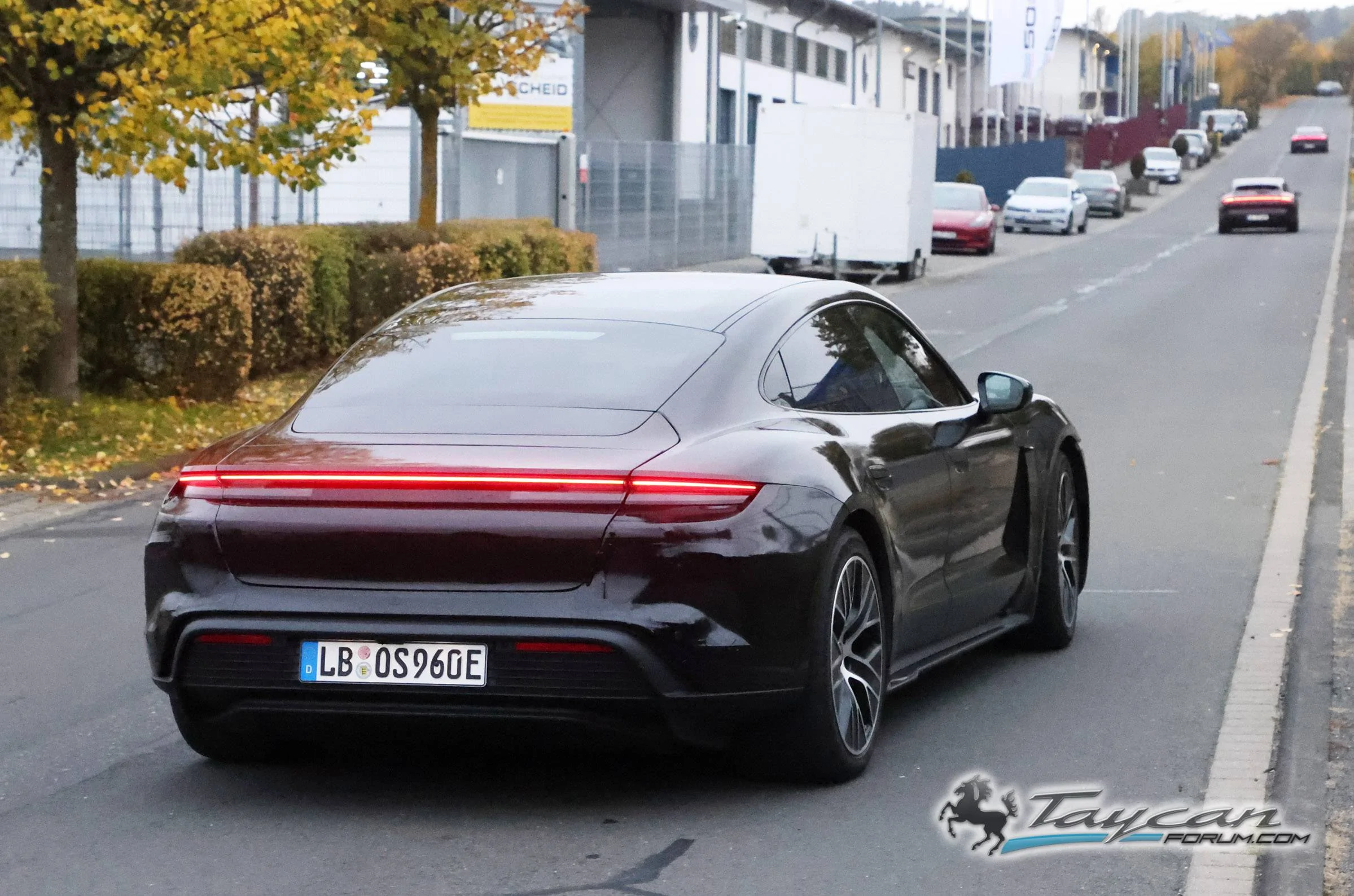Porsche Taycan Facelift 2024 Taycan Sedan and Sport Turismo Test Prototypes Spied (Note: bumper still covered / camouflaged) 📸 Porsche Taycan facelift 17