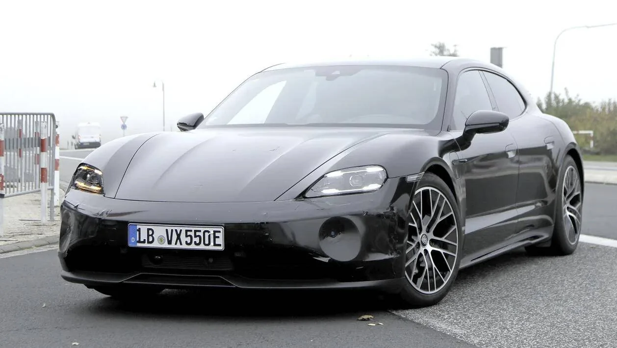 Porsche Taycan Facelift 2024 Taycan Sedan and Sport Turismo Test Prototypes Spied (Note: bumper still covered / camouflaged) 📸 1666277036395
