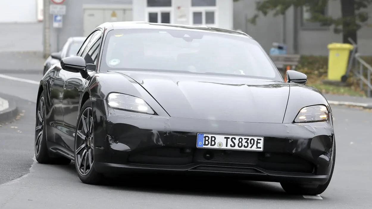Porsche Taycan Facelift 2024 Taycan Sedan and Sport Turismo Test Prototypes Spied (Note: bumper still covered / camouflaged) 📸 1666277120599