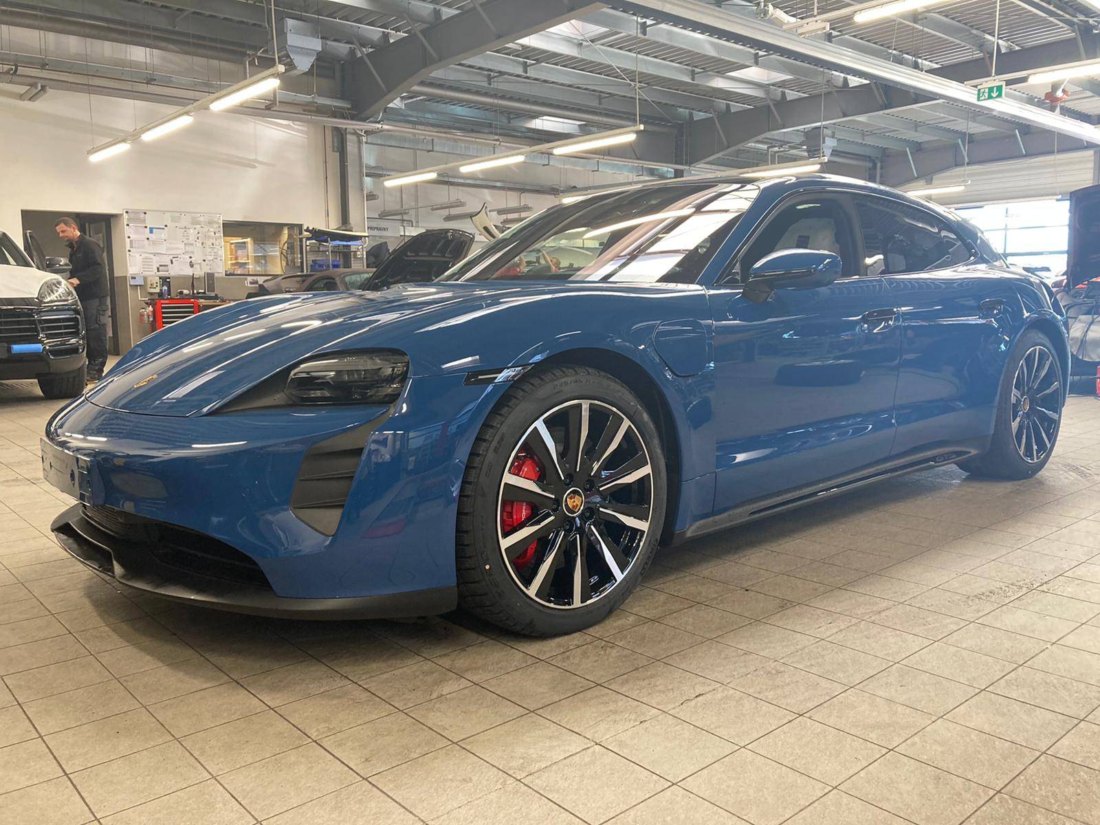 Porsche Taycan someone received the 12v battery? D2575459-6535-48F0-9C7B-7872ABC92BB9