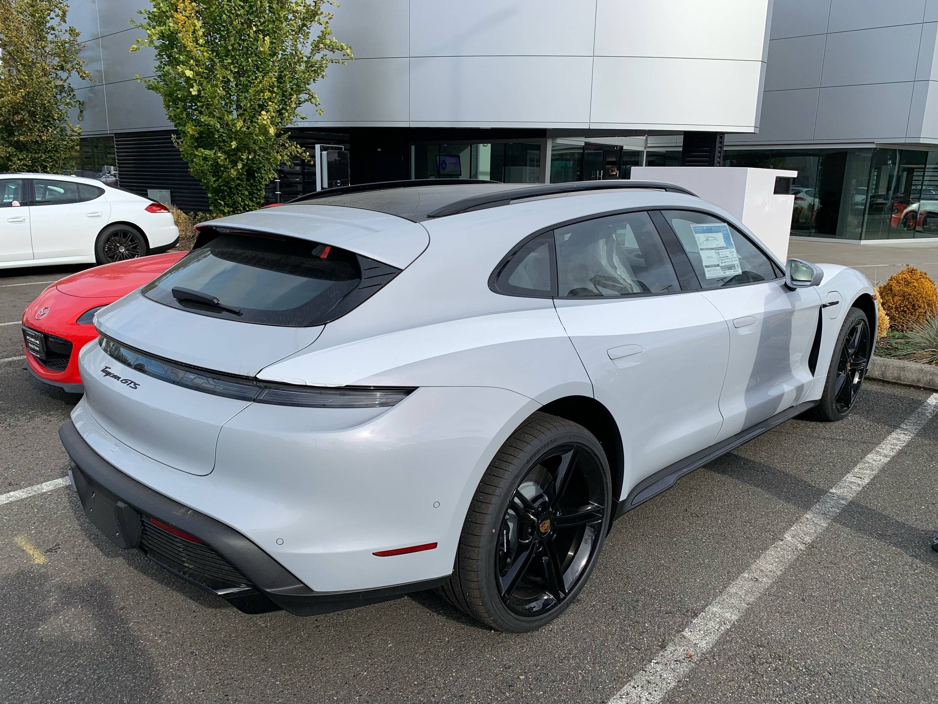 Porsche Taycan ICE GREY Taycan Club 7A9F2D43-E26F-4CB3-B35F-CCF313EC89B9