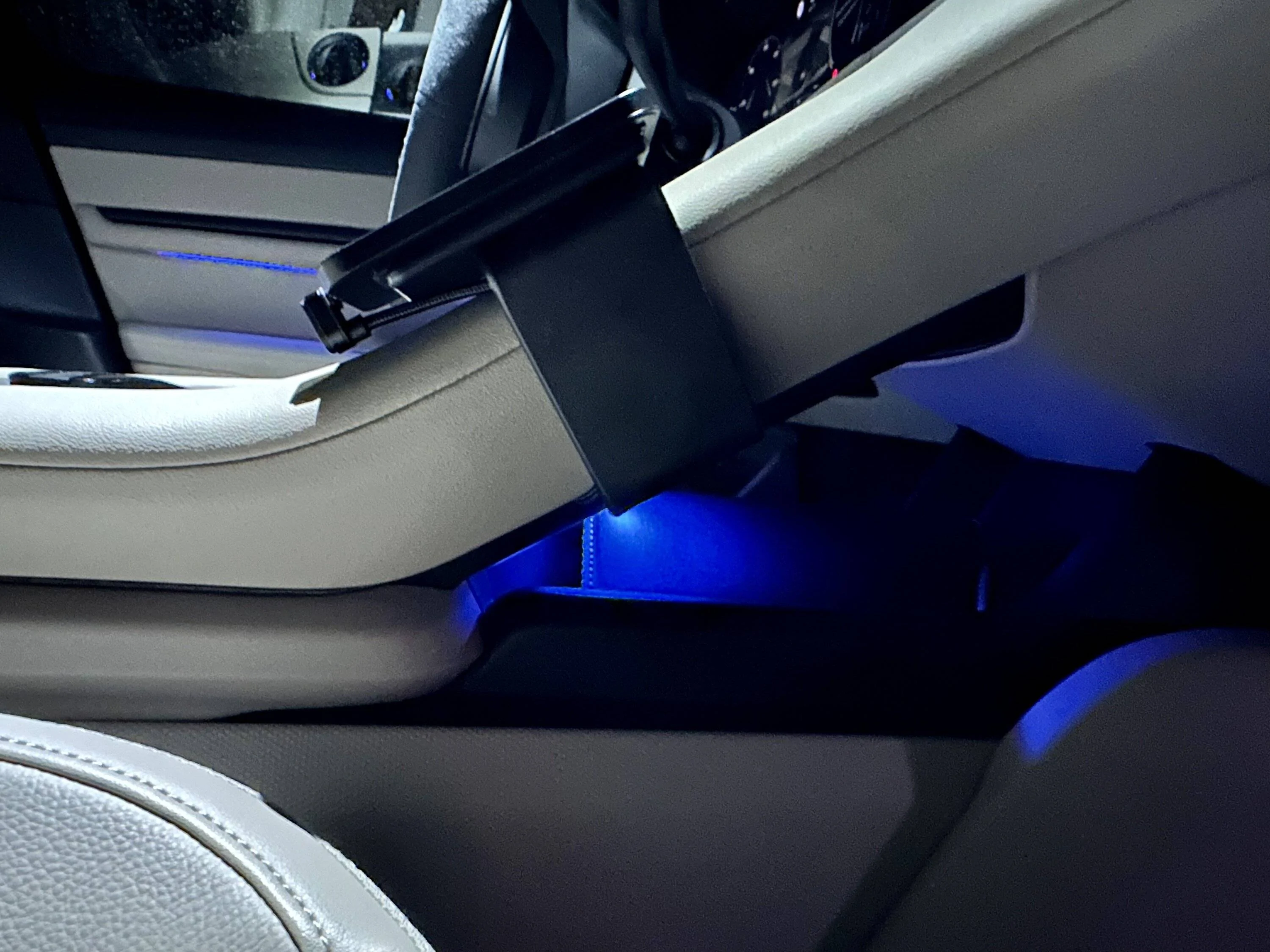 Porsche Taycan Phone holders for the Taycan - what are you using? 14AE94CA-A38B-4DC5-BECF-5D476C45C0C7