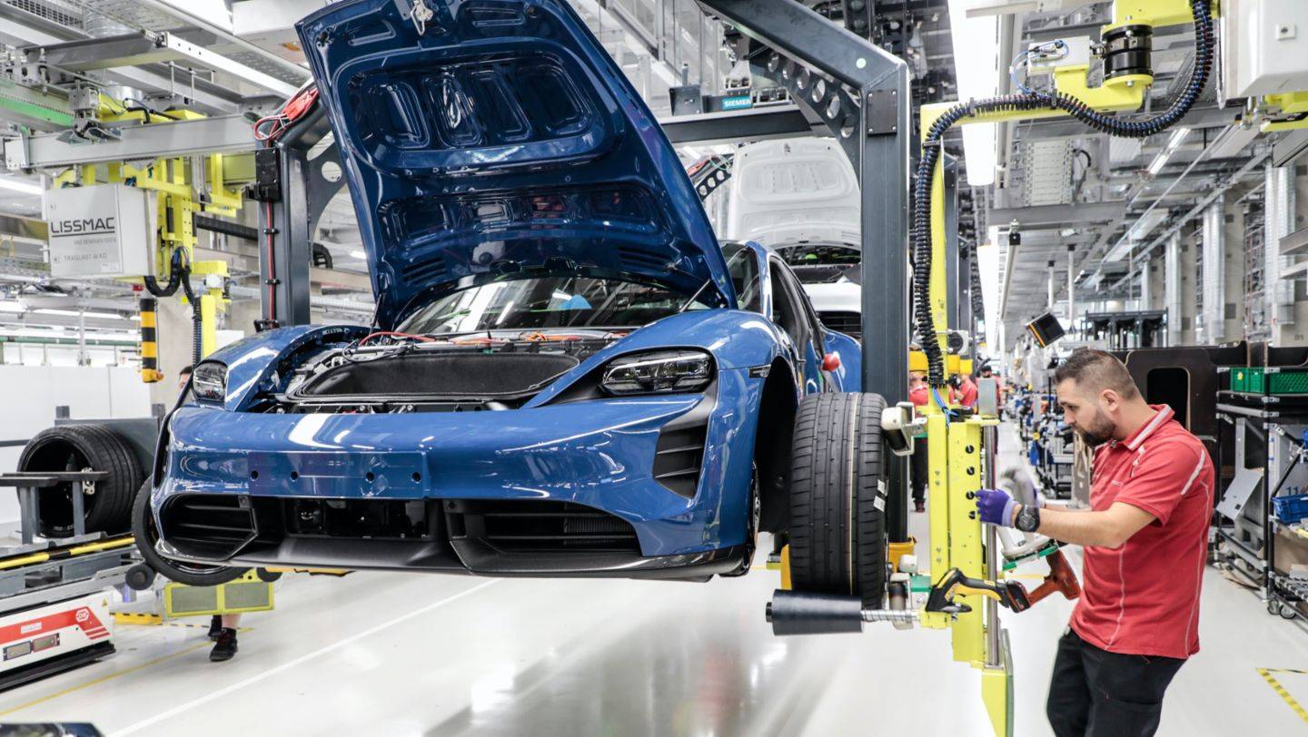 Porsche Taycan 100,000th Taycan rolls off the production line! _F1A3985