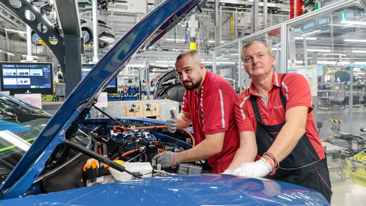 Porsche Taycan 100,000th Taycan rolls off the production line! _F1A3473