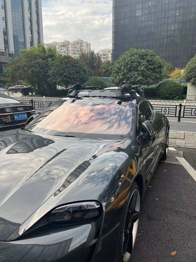 Porsche Taycan Roof Rack with Thule Bike Rack and Vector installed on Taycan sedan 1