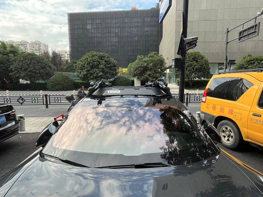 Porsche Taycan Roof Rack with Thule Bike Rack and Vector installed on Taycan sedan 3