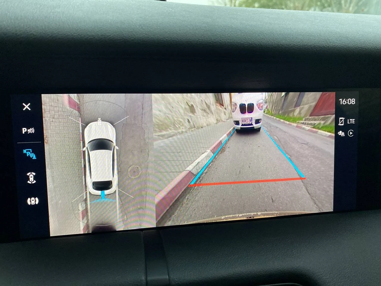 Porsche Taycan Missing Surround View feature 2AABEE0A-C1B8-4742-9FF6-2E10C8E2CBBD