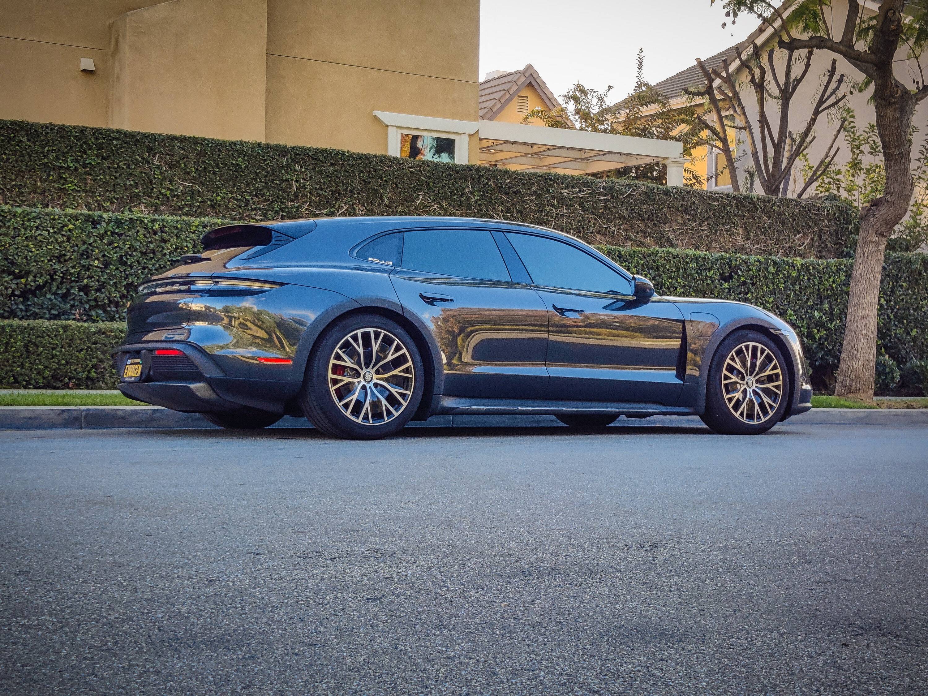 Porsche Taycan Taycan Cross Turismo 4S lowered on Vivid Racing lowering links (photos) PSX_20221109_170748