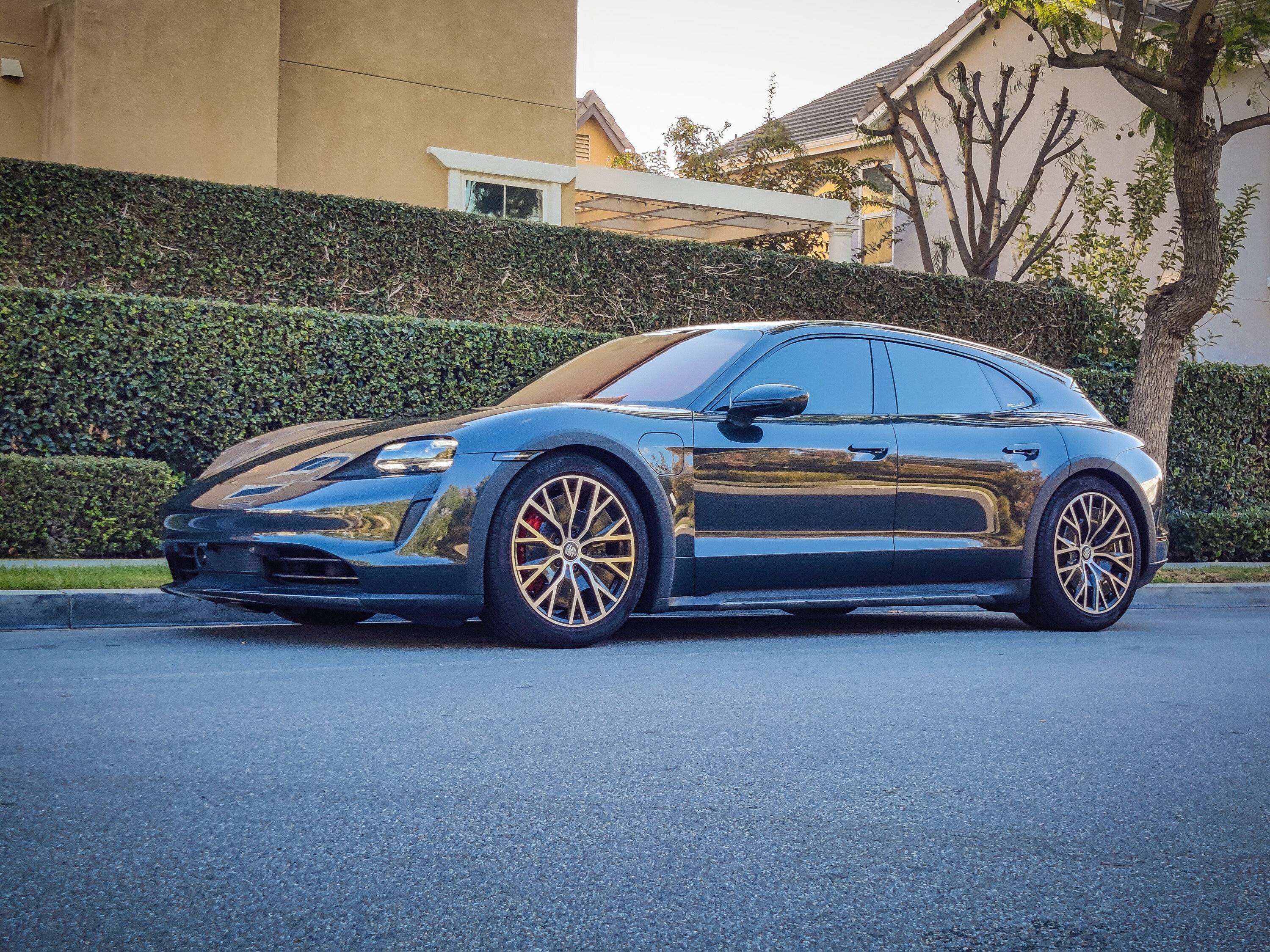 Porsche Taycan Taycan Cross Turismo 4S lowered on Vivid Racing lowering links (photos) PSX_20221109_170548