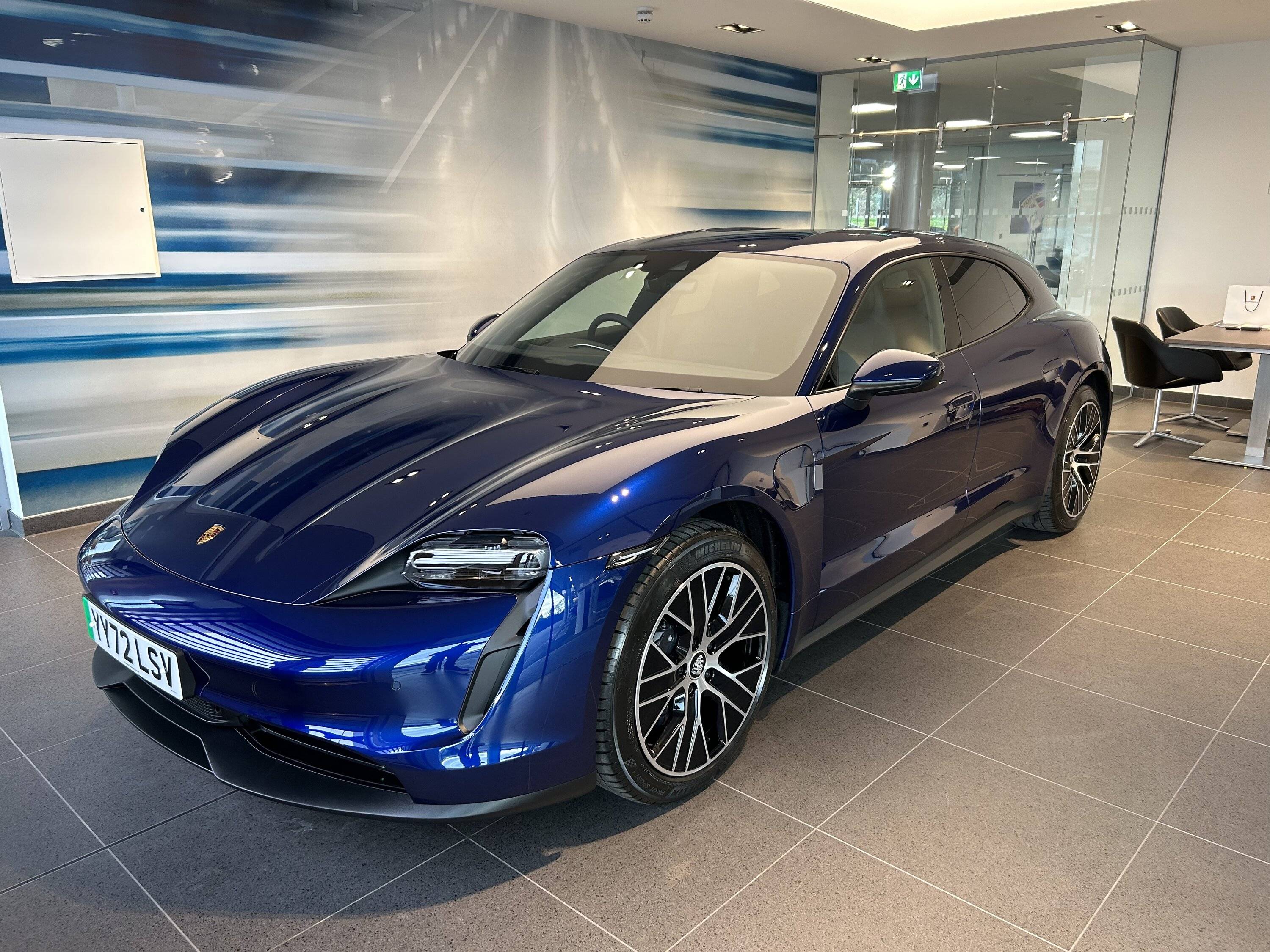 Porsche Taycan GENTIAN BLUE Taycan Club A8861938-8A83-42AD-945D-804D5F692E22