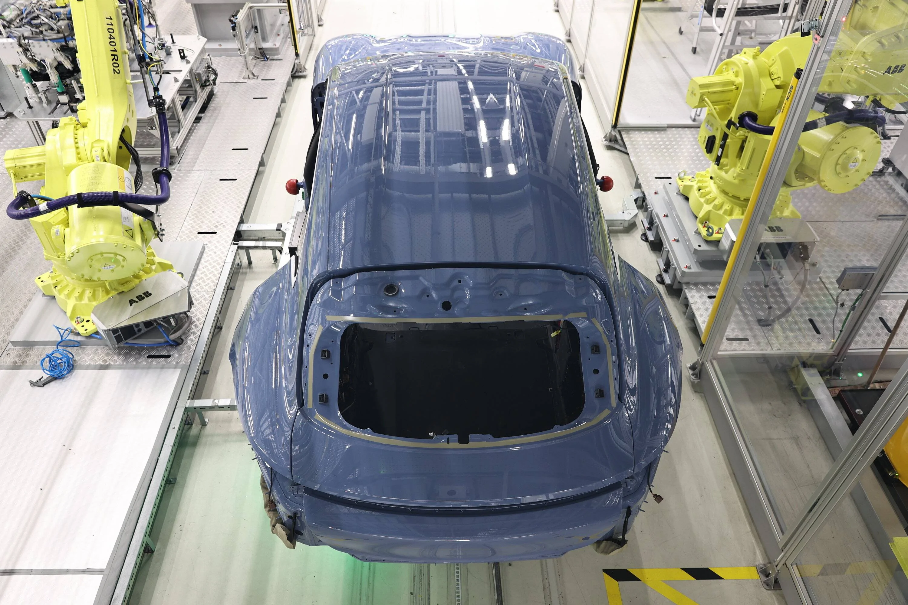 Porsche Taycan 📸  How to Find Your Taycan Production Photo From Assembly Line Taycan GTS Sport Turismo hinten (10) Kopi