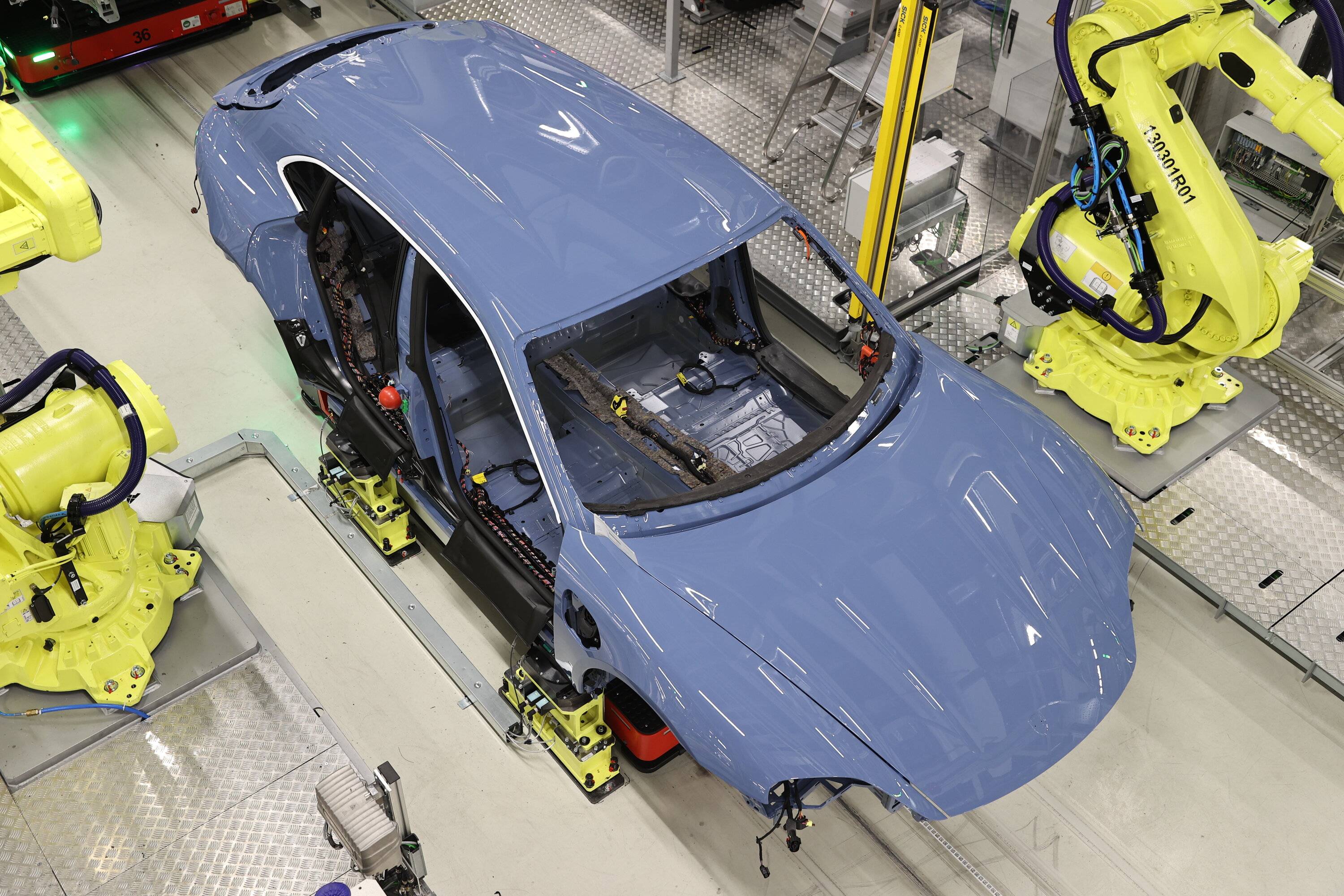 Porsche Taycan 📸  How to Find Your Taycan Production Photo From Assembly Line Taycan GTS Sport Turismo oben (7) Kopie