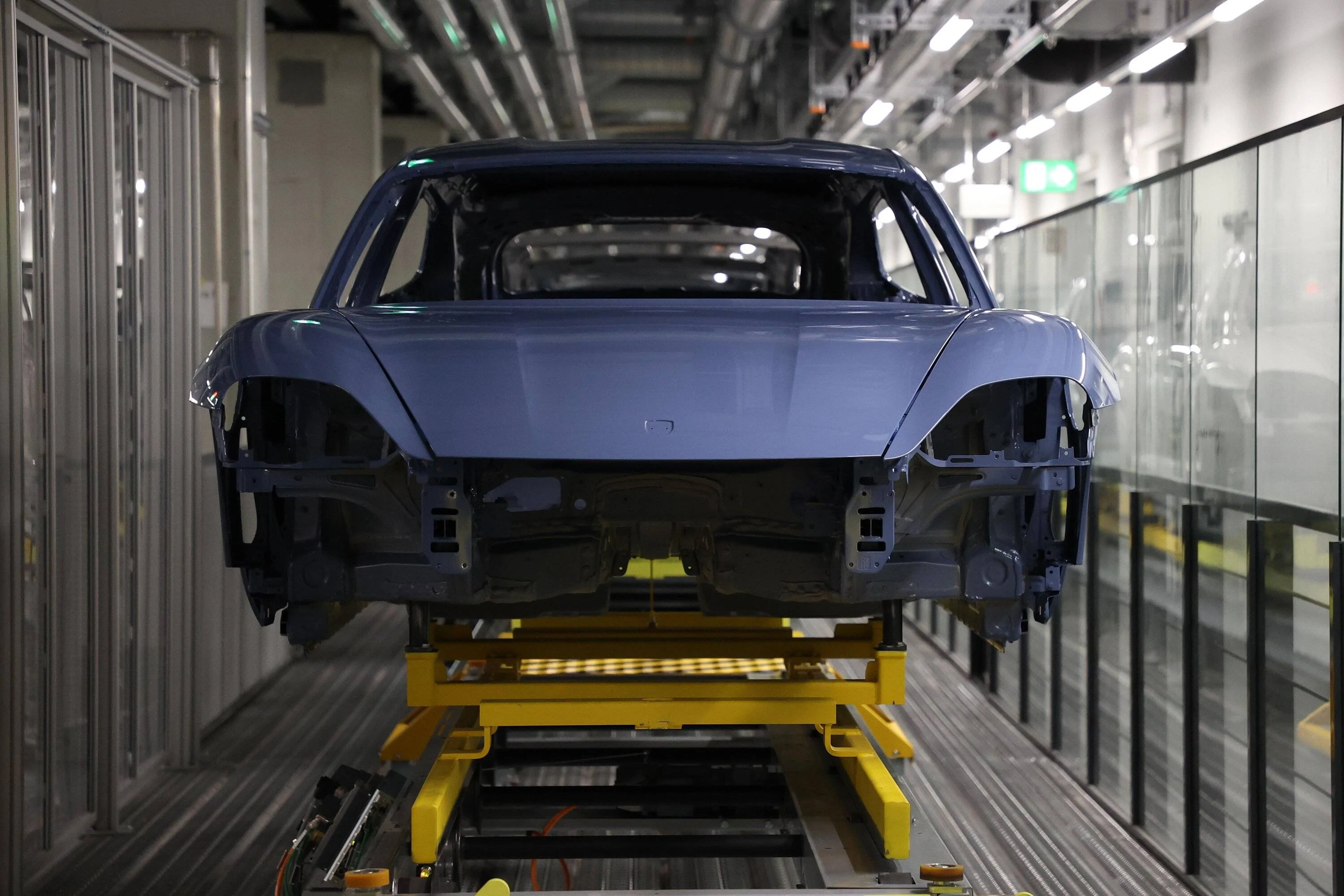 Porsche Taycan 📸  How to Find Your Taycan Production Photo From Assembly Line Taycan GTS Sport Turismo vorn (8) Kopi