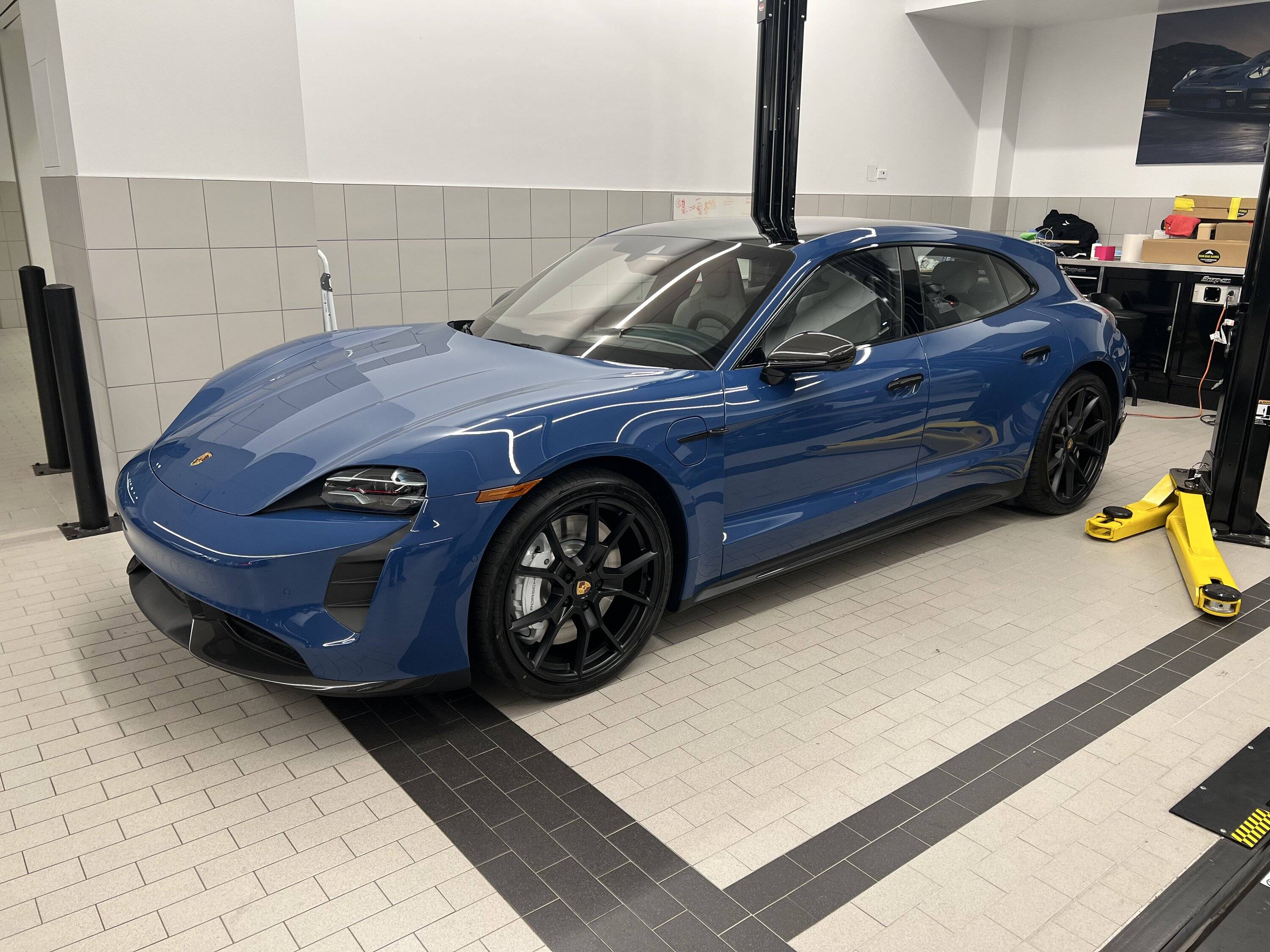 Porsche Taycan November 2022 Deliveries 28BC362B-07D8-4C75-93C1-E3F1BEF4E7EC