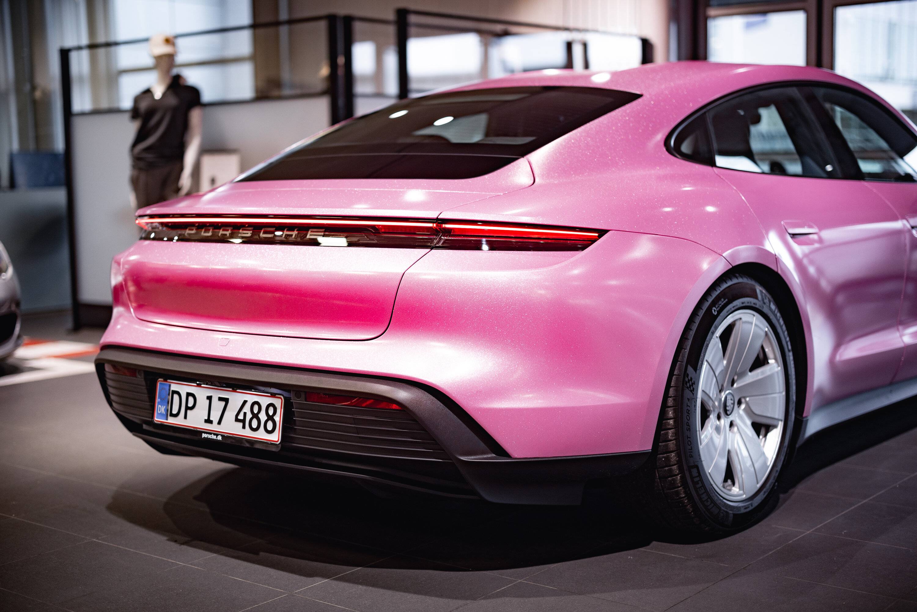 Porsche Taycan Pink Wrapped Taycan pca_29nov22-800
