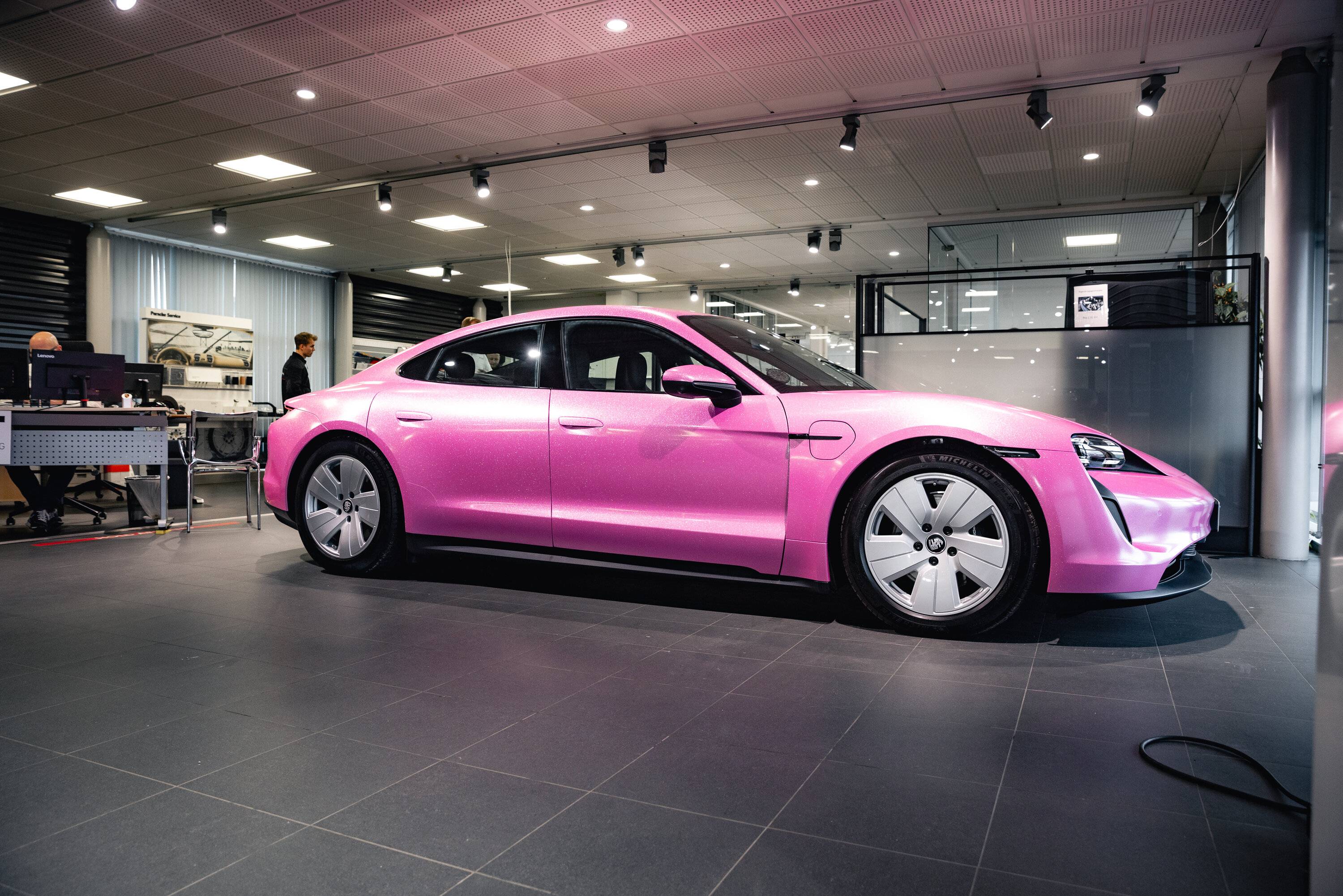 Porsche Taycan Pink Wrapped Taycan pca_29nov22-806